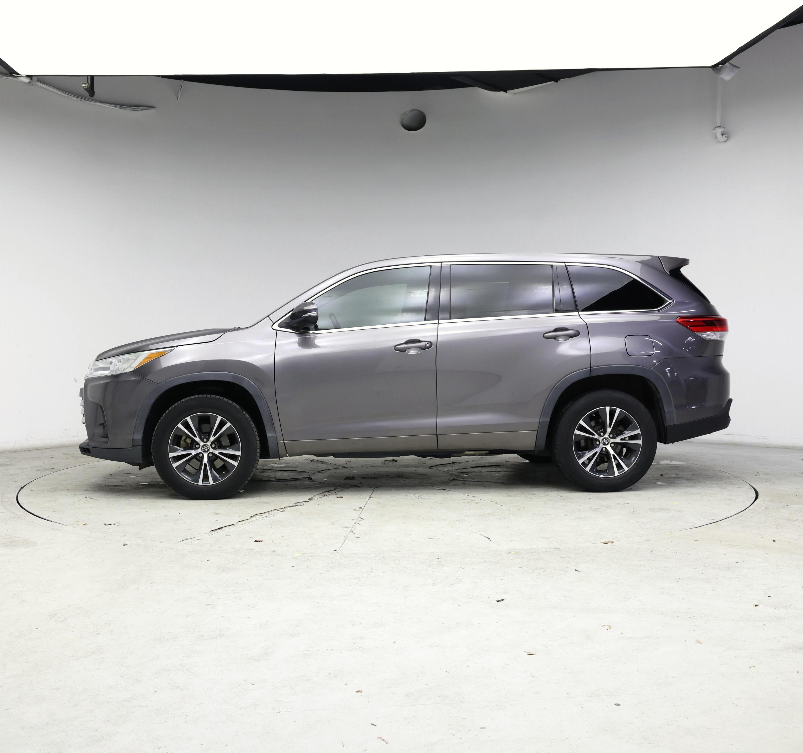 Thumbnail: 2018 Toyota Highlander - 3