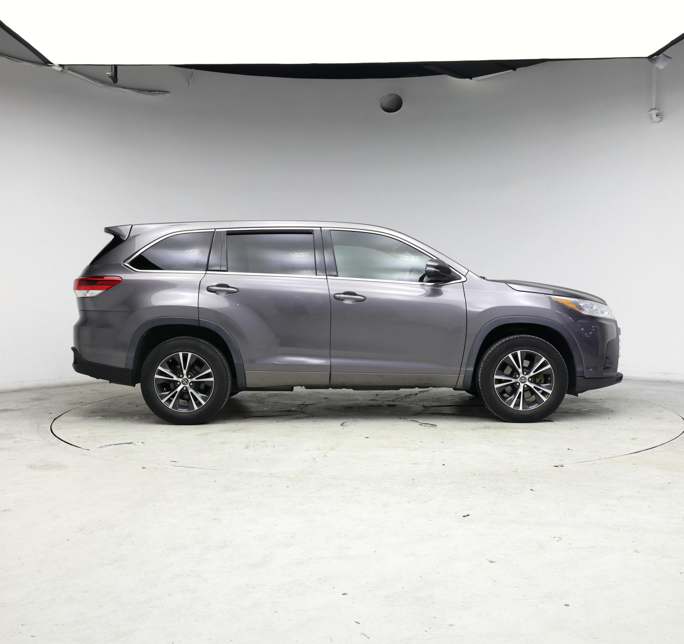 Thumbnail: 2018 Toyota Highlander - 7