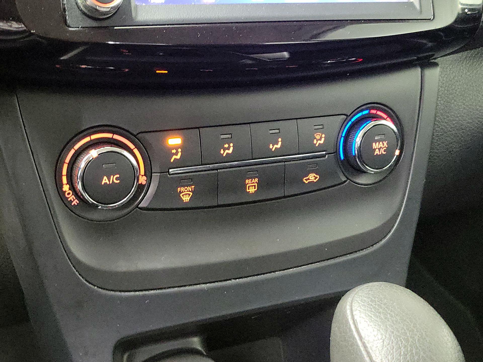 Thumbnail: 2019 Nissan Sentra - 16