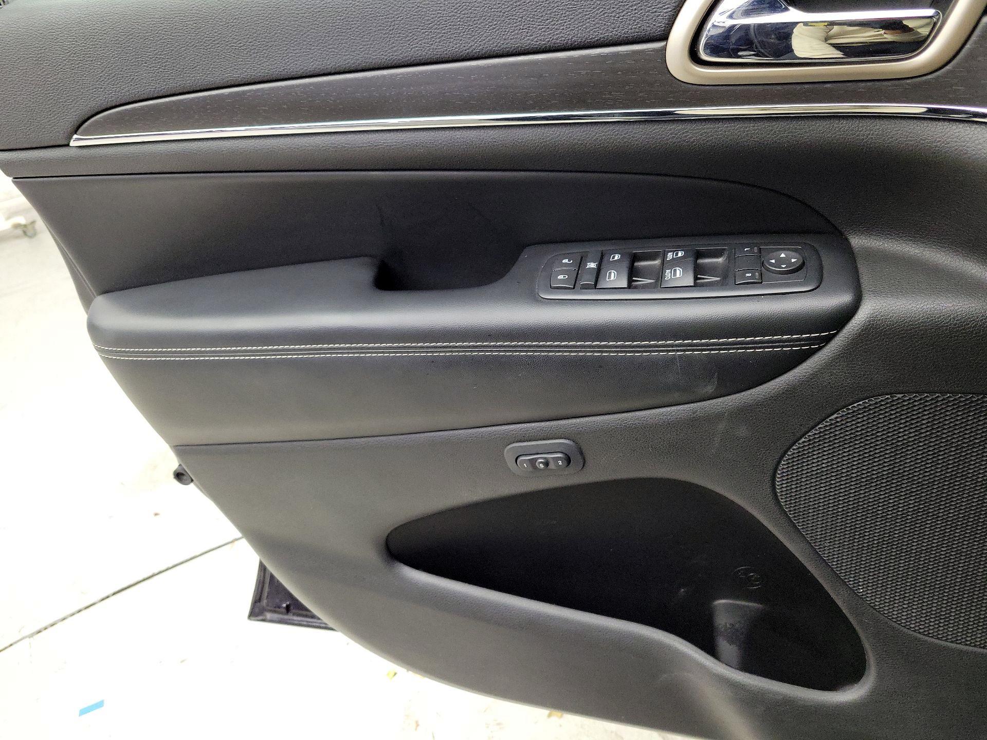 Thumbnail: 2015 Jeep Grand Cherokee - 12