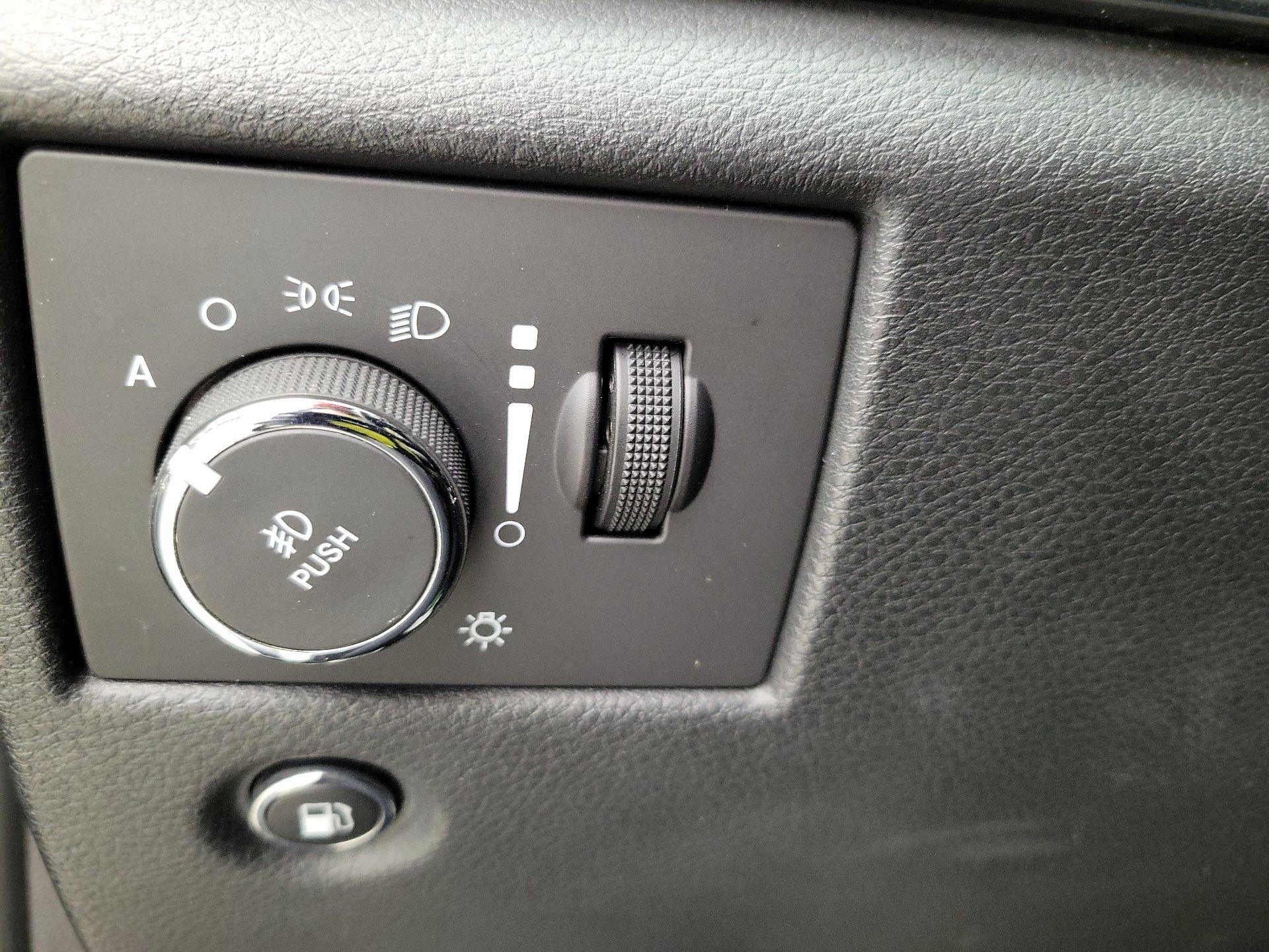 Thumbnail: 2015 Jeep Grand Cherokee - 13