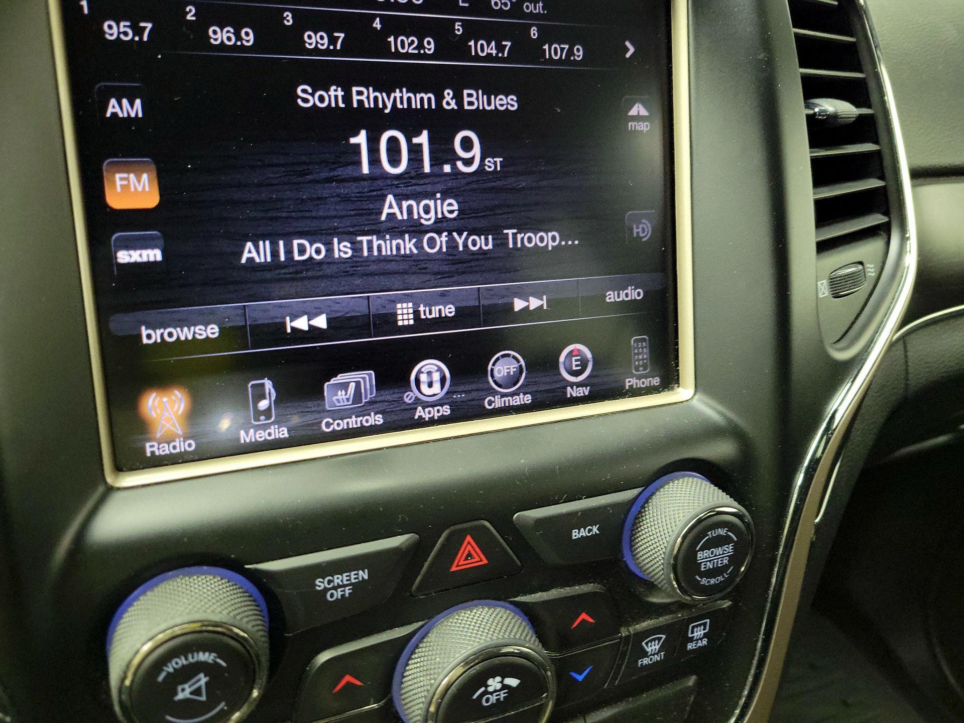 Thumbnail: 2015 Jeep Grand Cherokee - 16