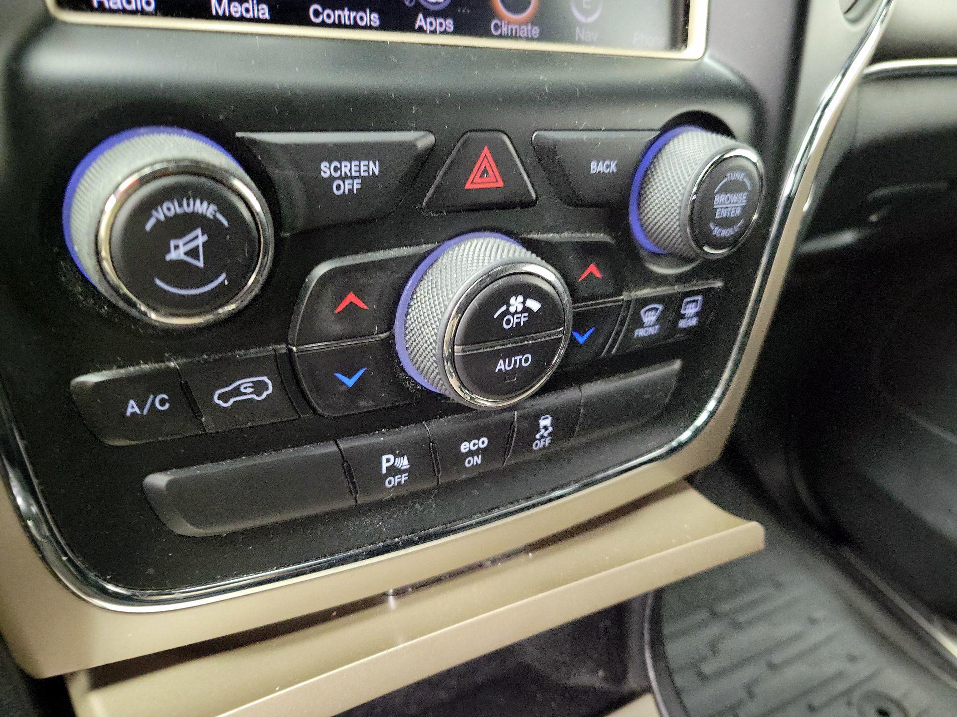 Thumbnail: 2015 Jeep Grand Cherokee - 17