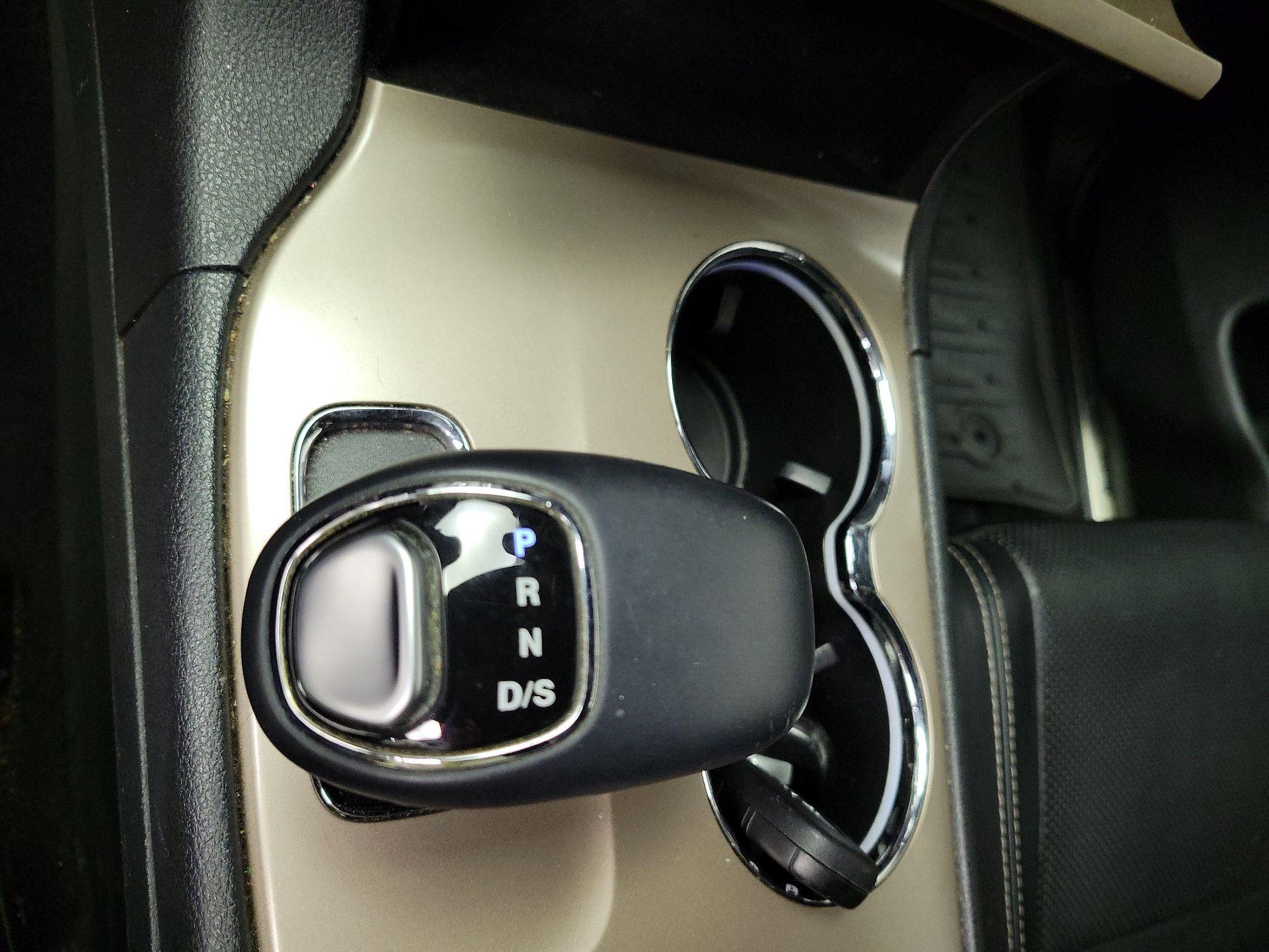 Thumbnail: 2015 Jeep Grand Cherokee - 18