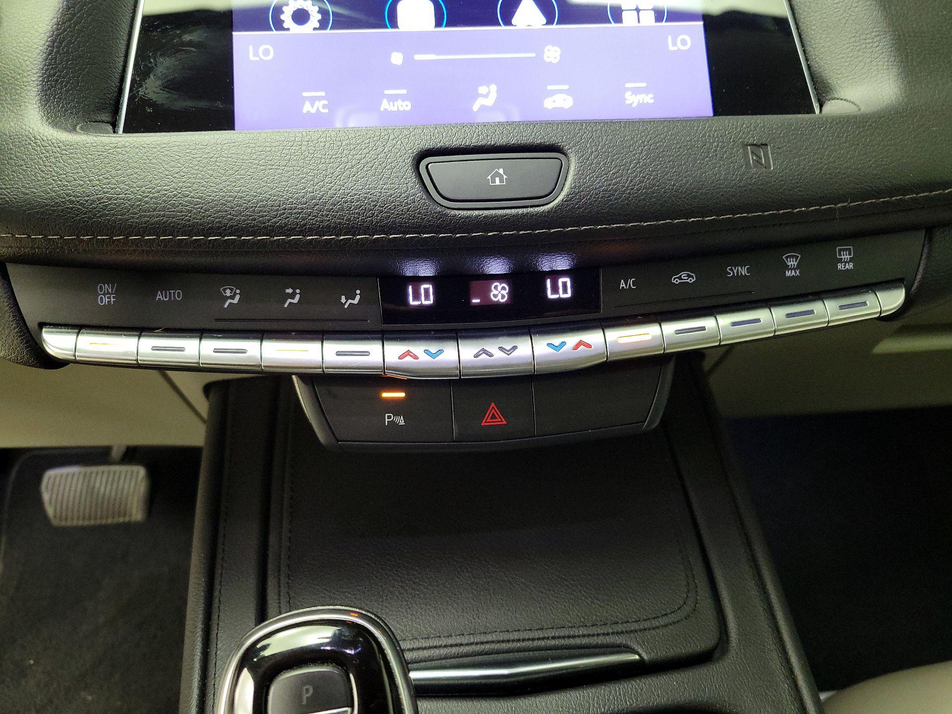 Thumbnail: 2021 Cadillac XT4 - 16