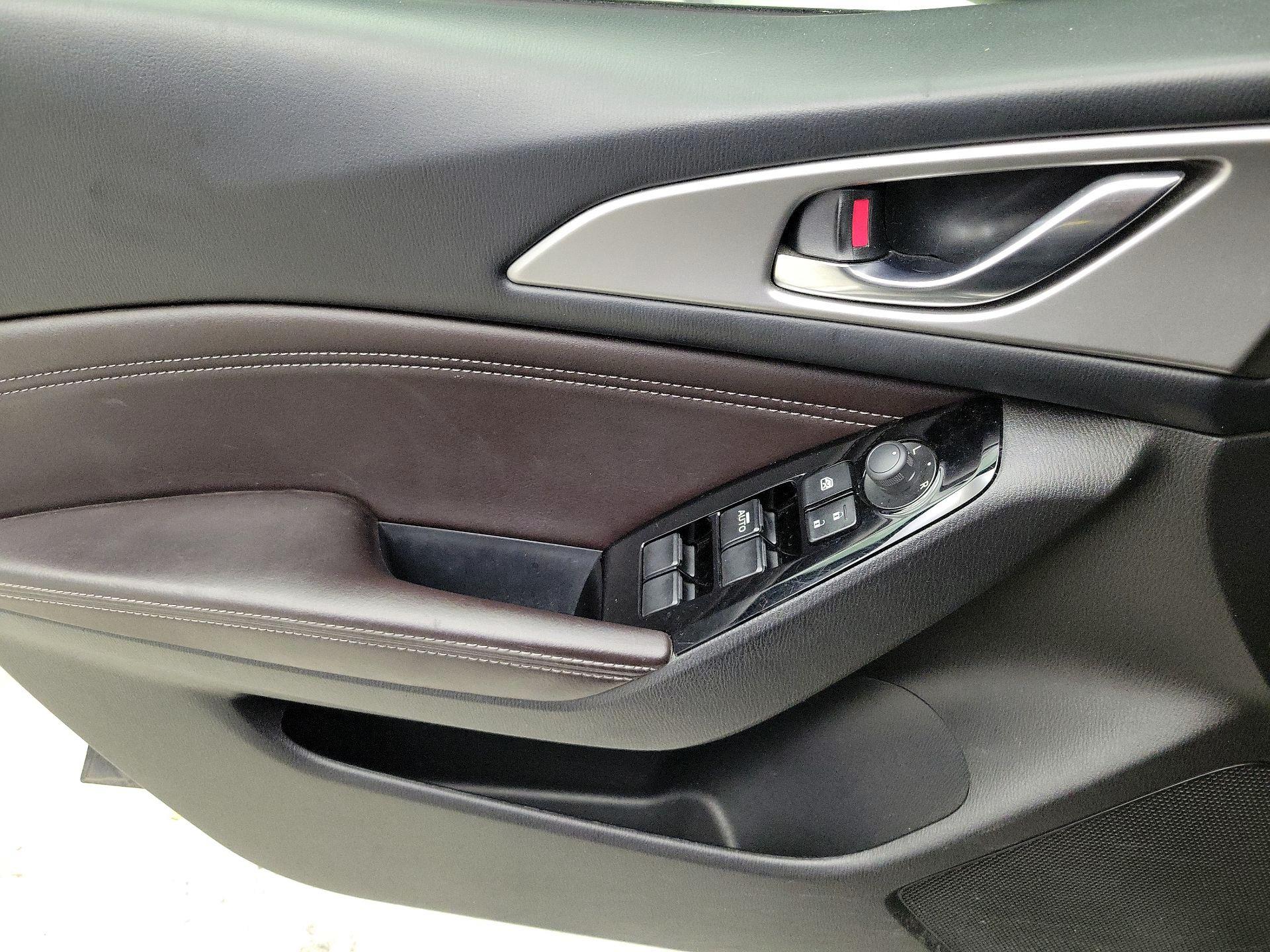 Thumbnail: 2018 Mazda Mazda3 - 12