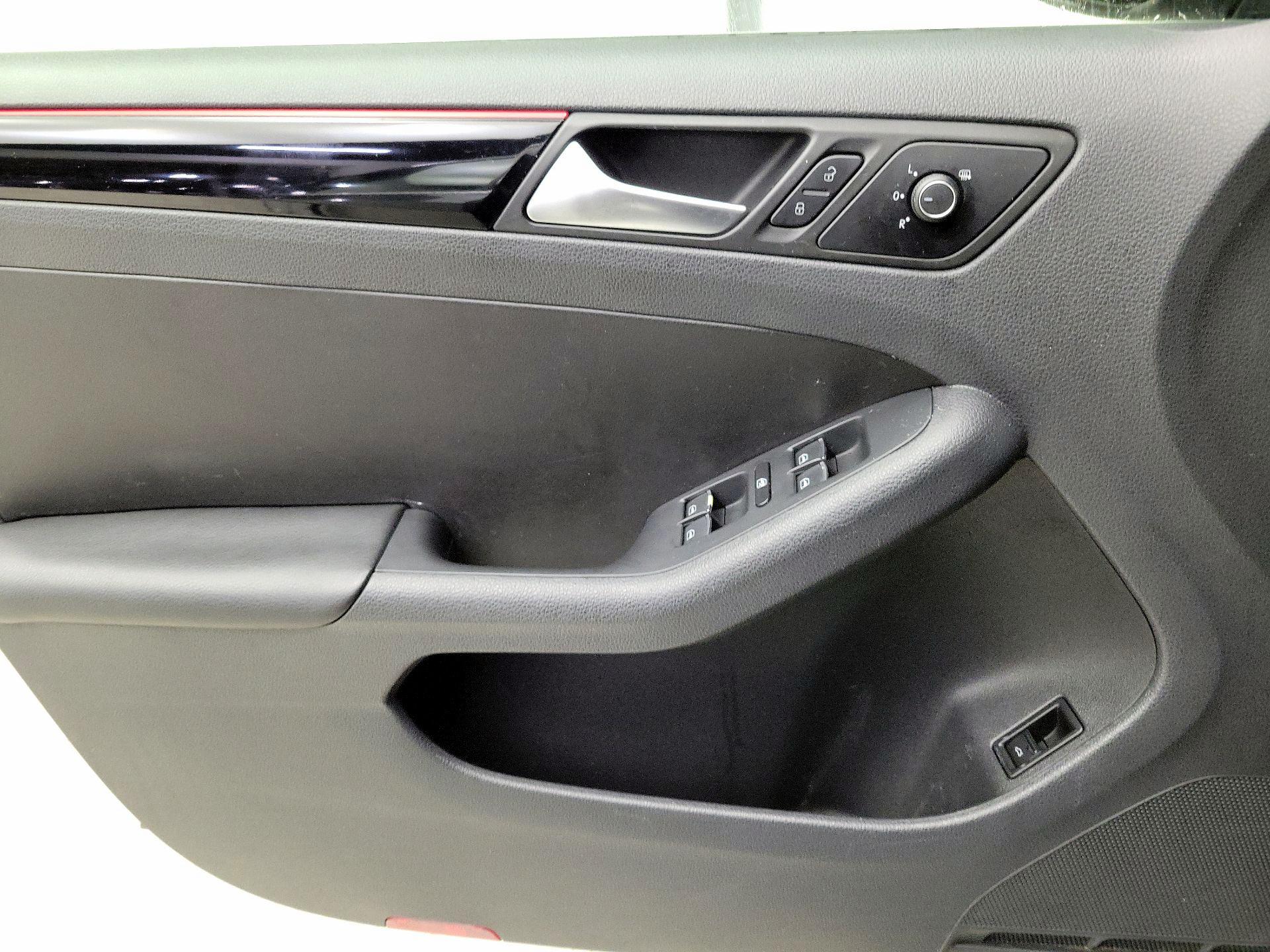 Thumbnail: 2017 Volkswagen Jetta - 12