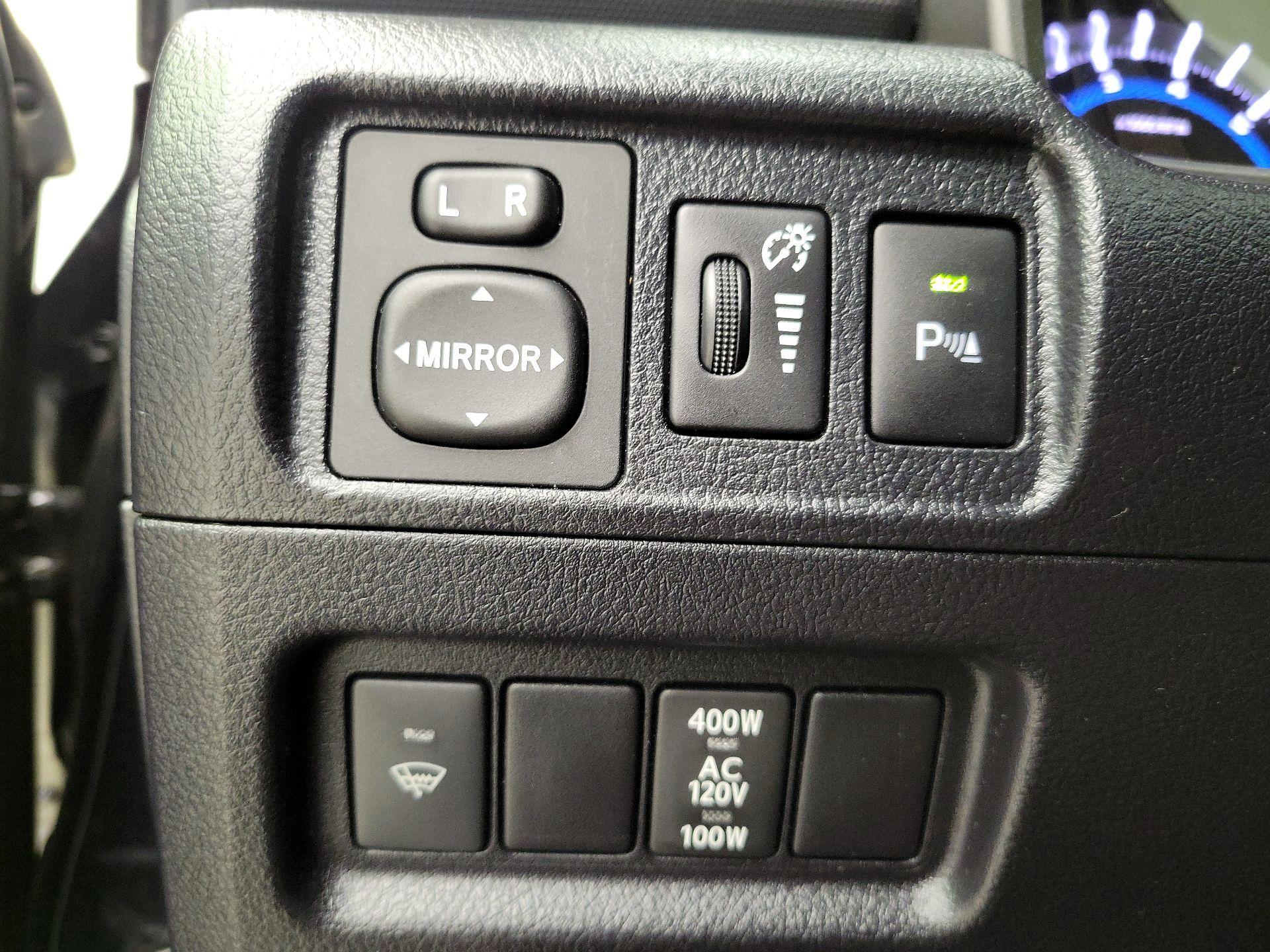 Thumbnail: 2016 Toyota 4Runner - 13