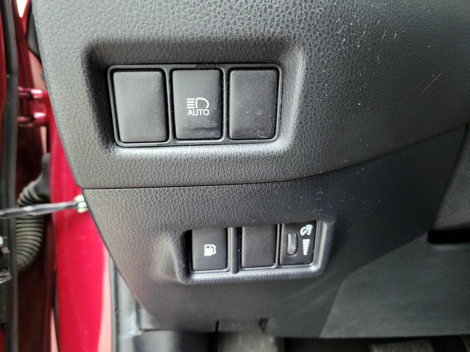 Thumbnail: 2018 Toyota C-HR - 13