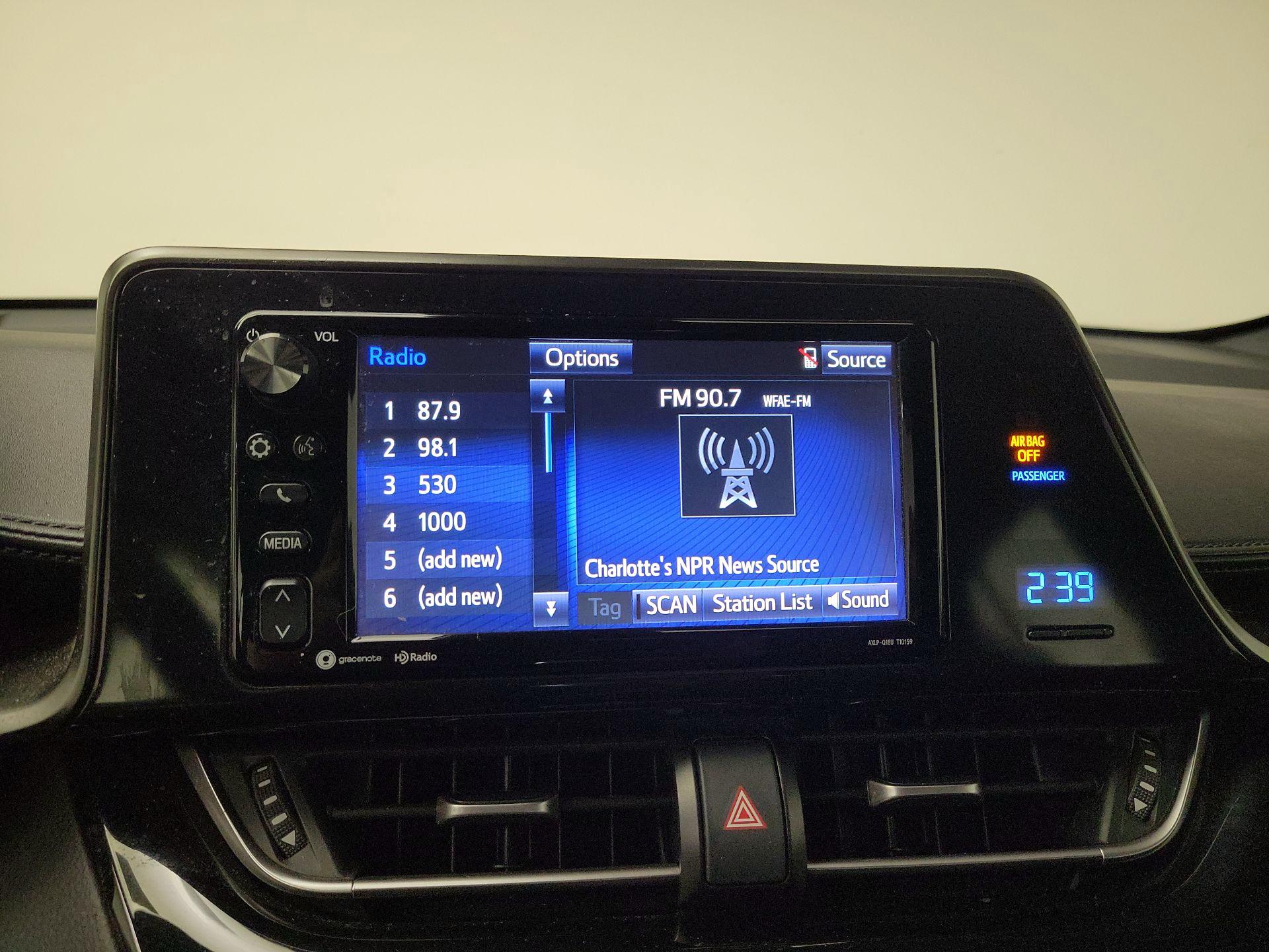 Thumbnail: 2018 Toyota C-HR - 15