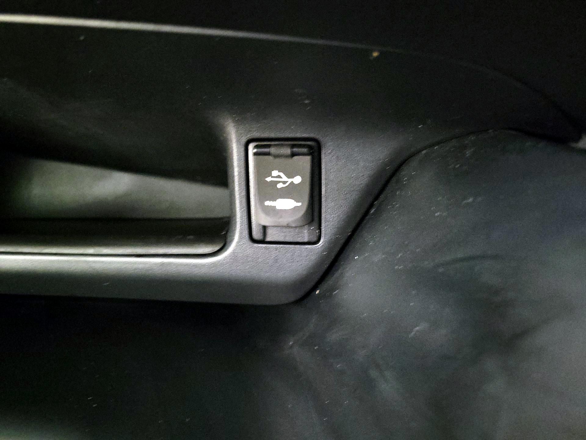 Thumbnail: 2018 Toyota C-HR - 18