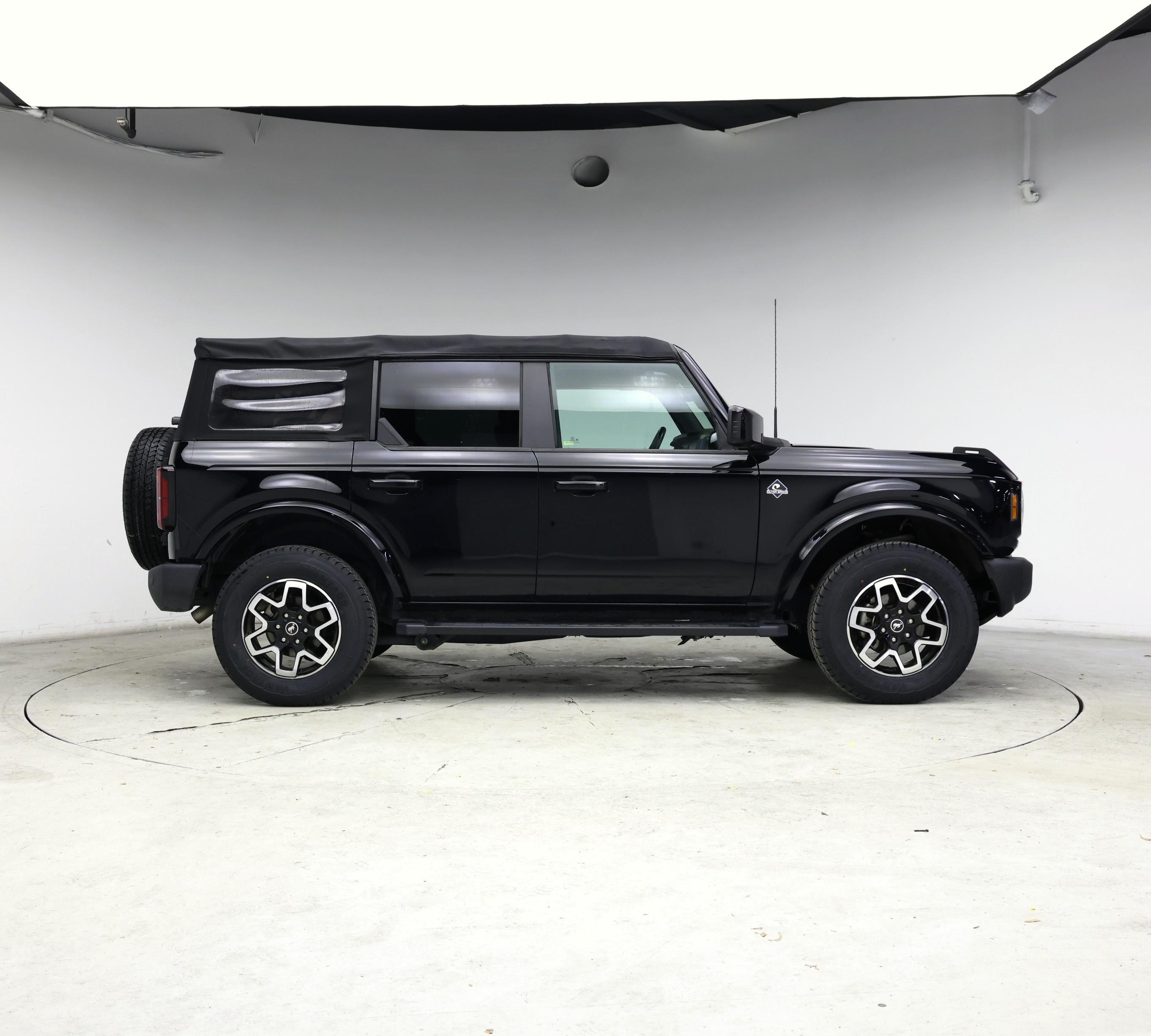 Thumbnail: 2022 Ford Bronco - 7