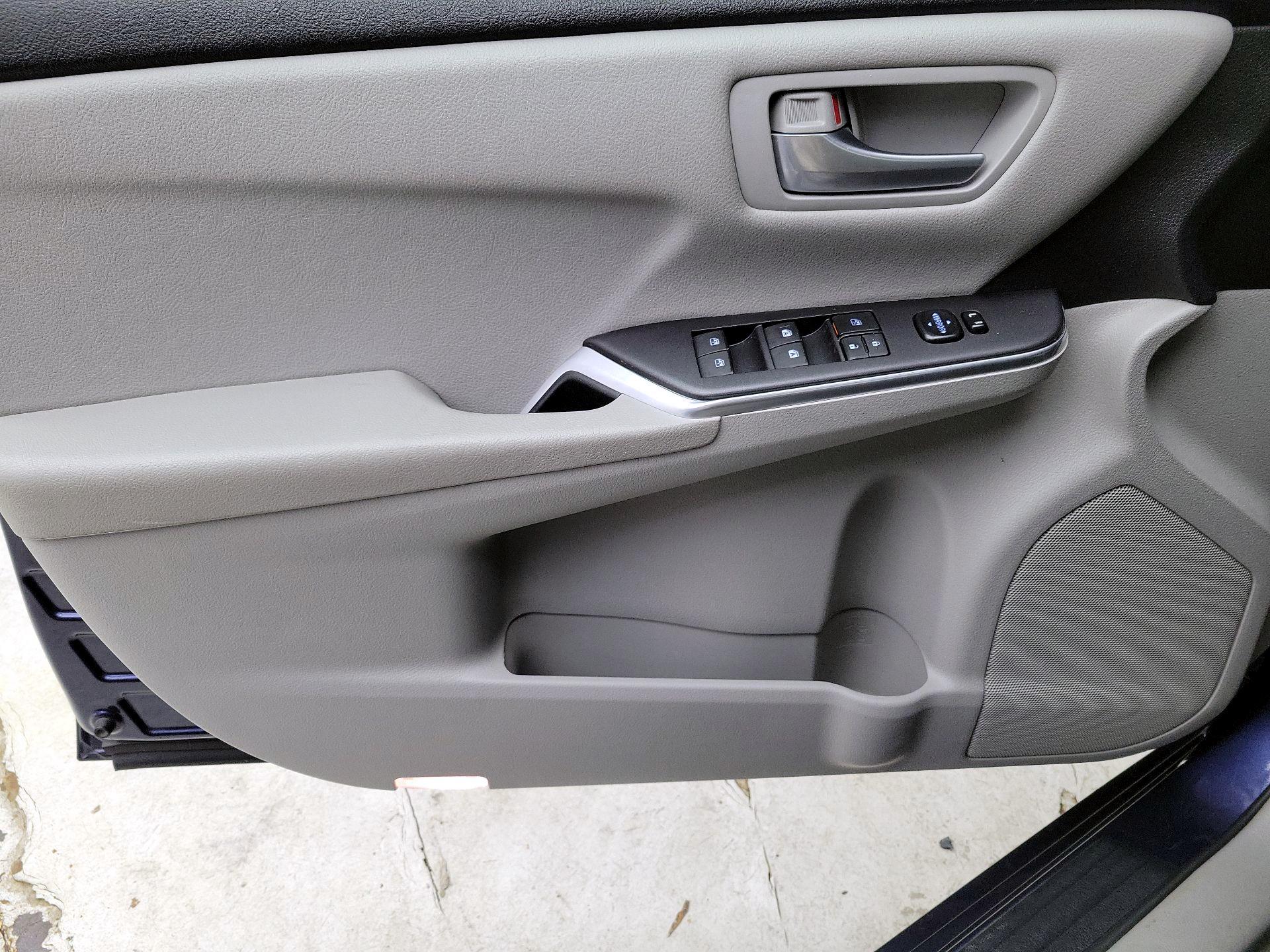 Thumbnail: 2017 Toyota Camry - 12