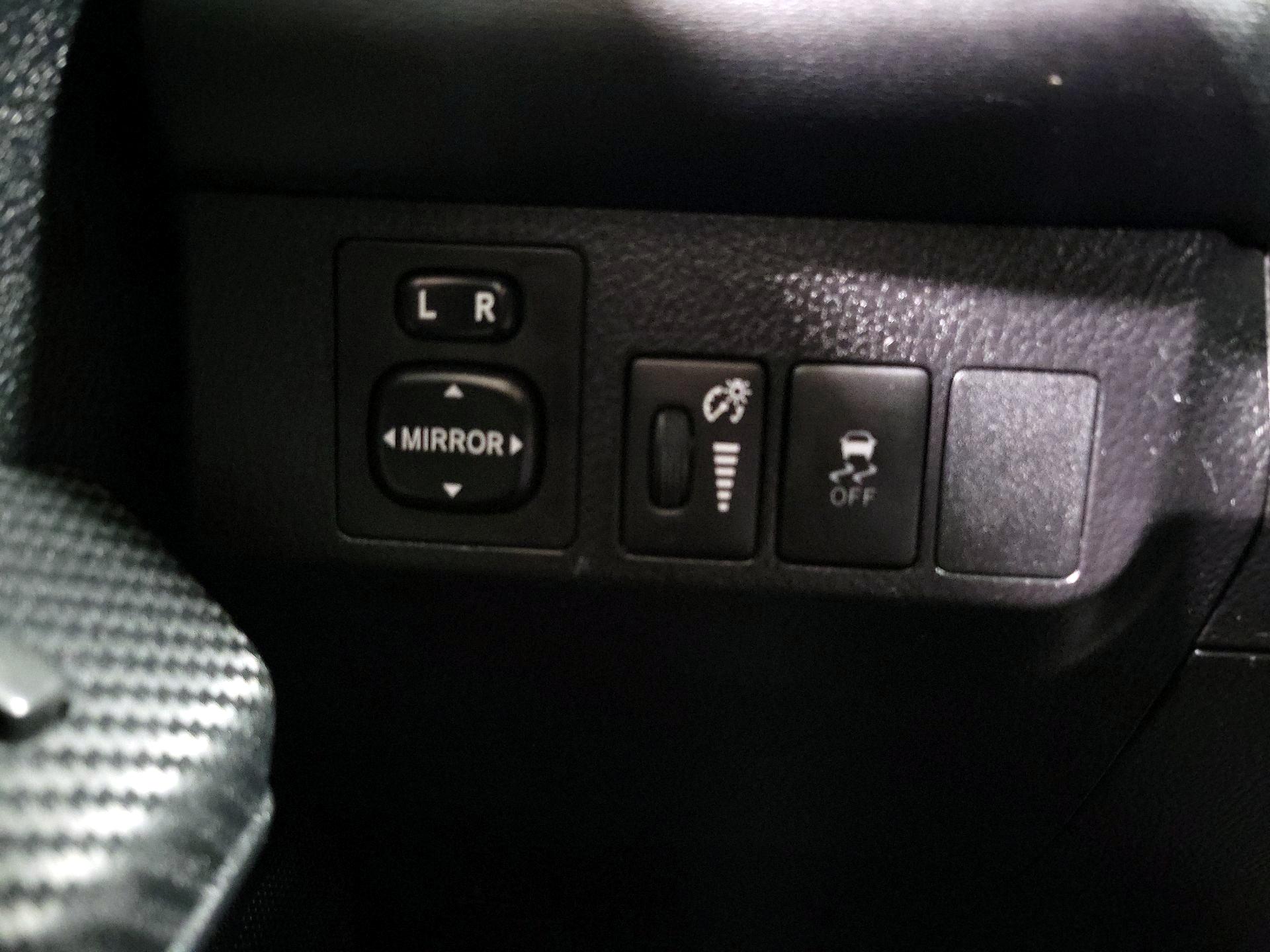 Thumbnail: 2015 Toyota RAV4 - 13