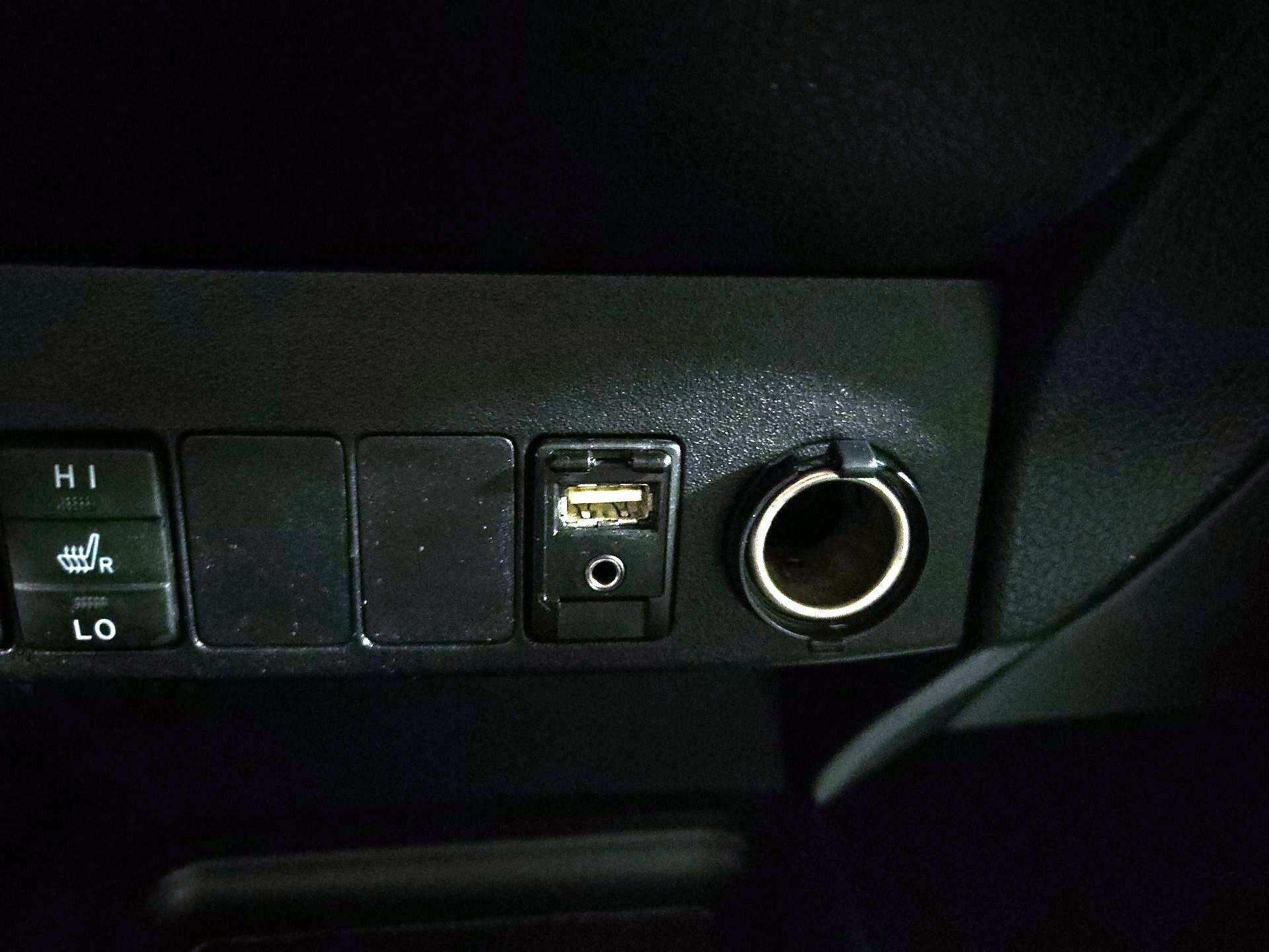 Thumbnail: 2015 Toyota RAV4 - 18