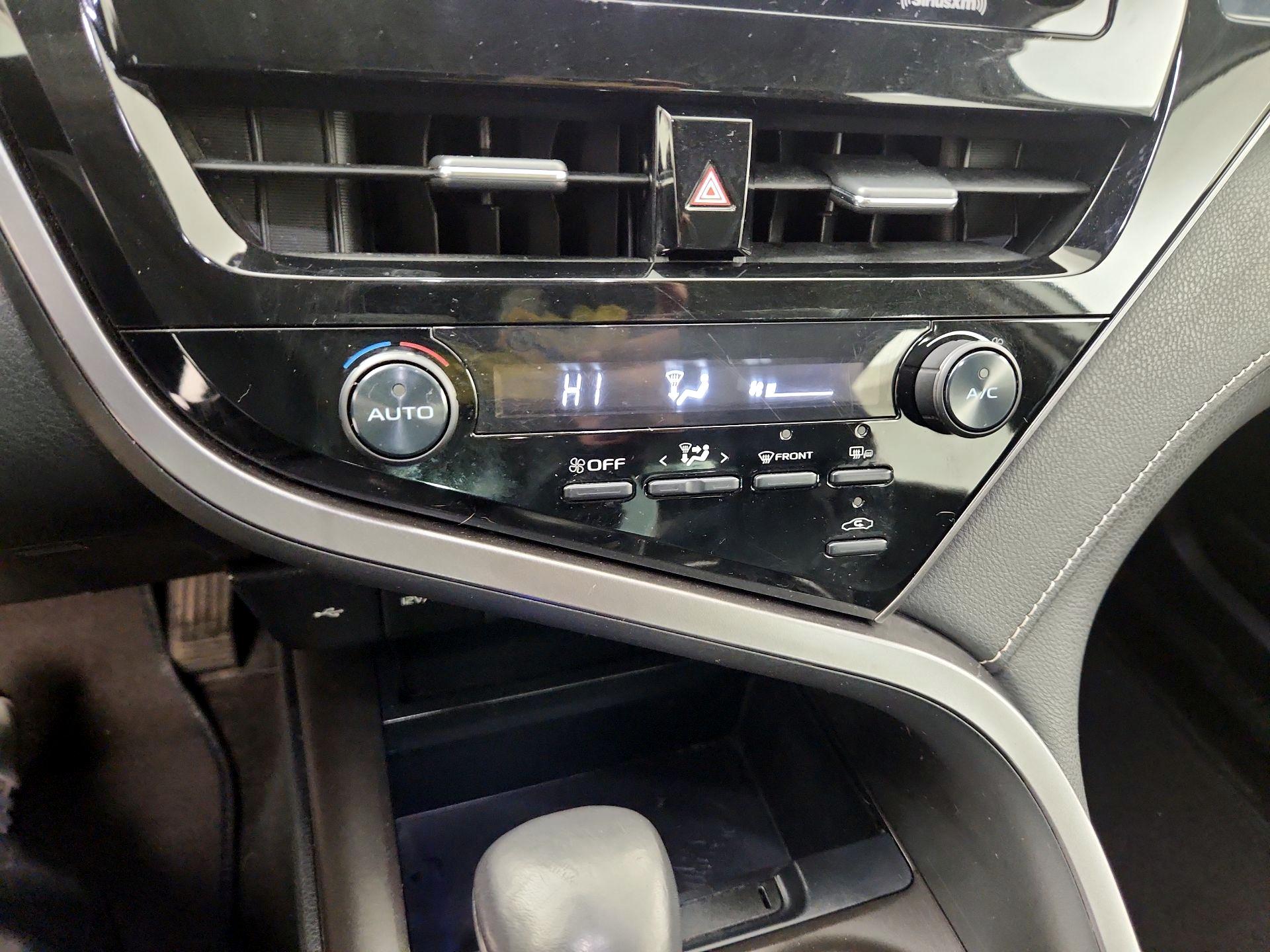 Thumbnail: 2021 Toyota Camry - 16