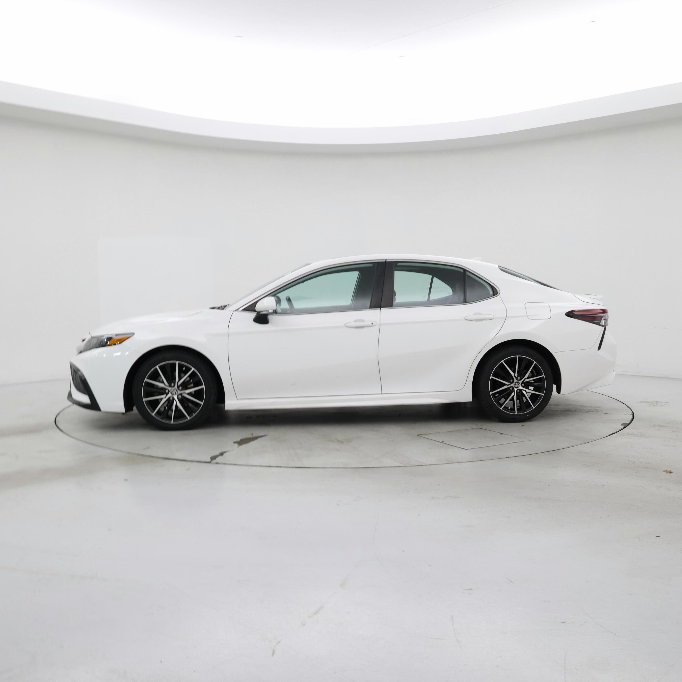 Thumbnail: 2021 Toyota Camry - 3