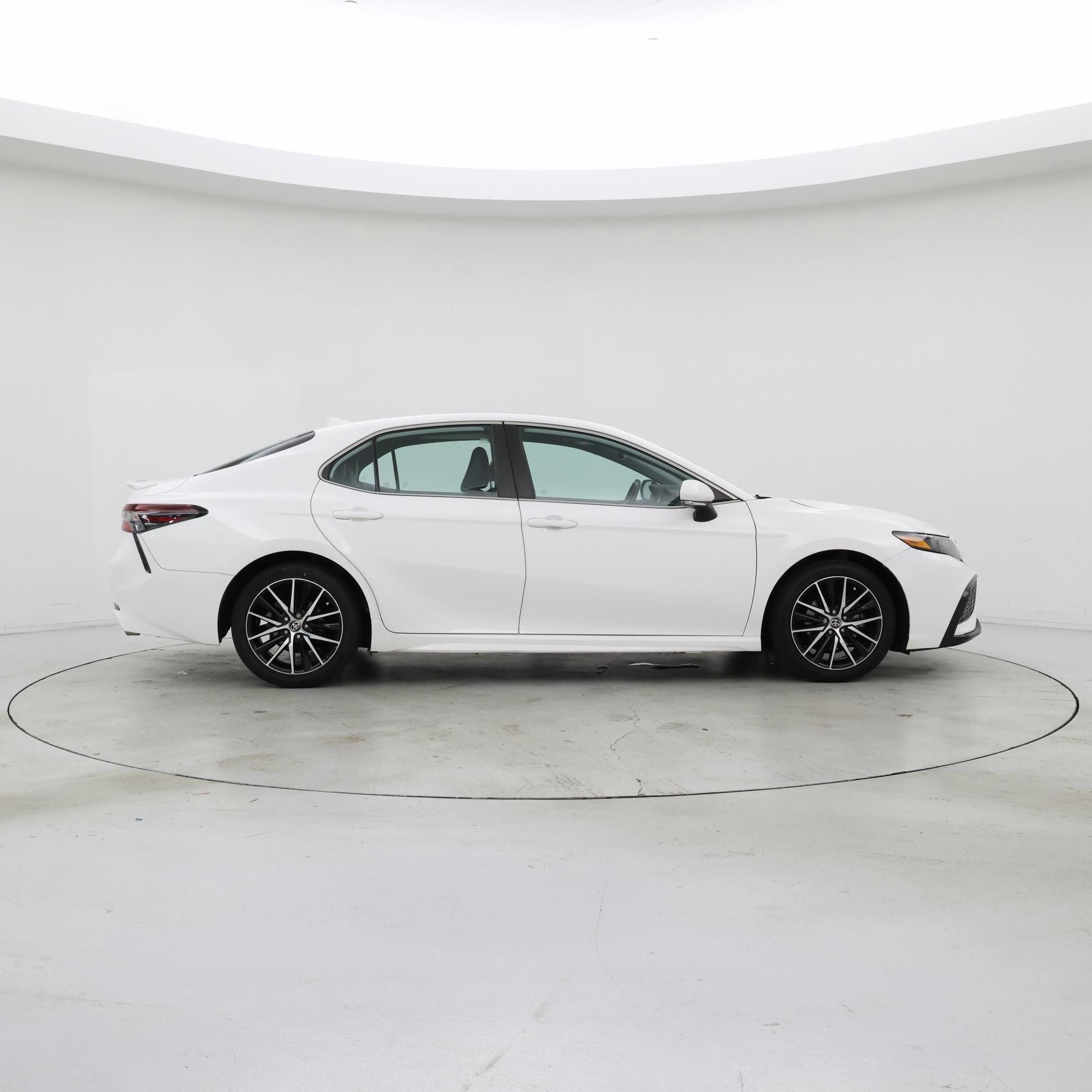 Thumbnail: 2021 Toyota Camry - 7