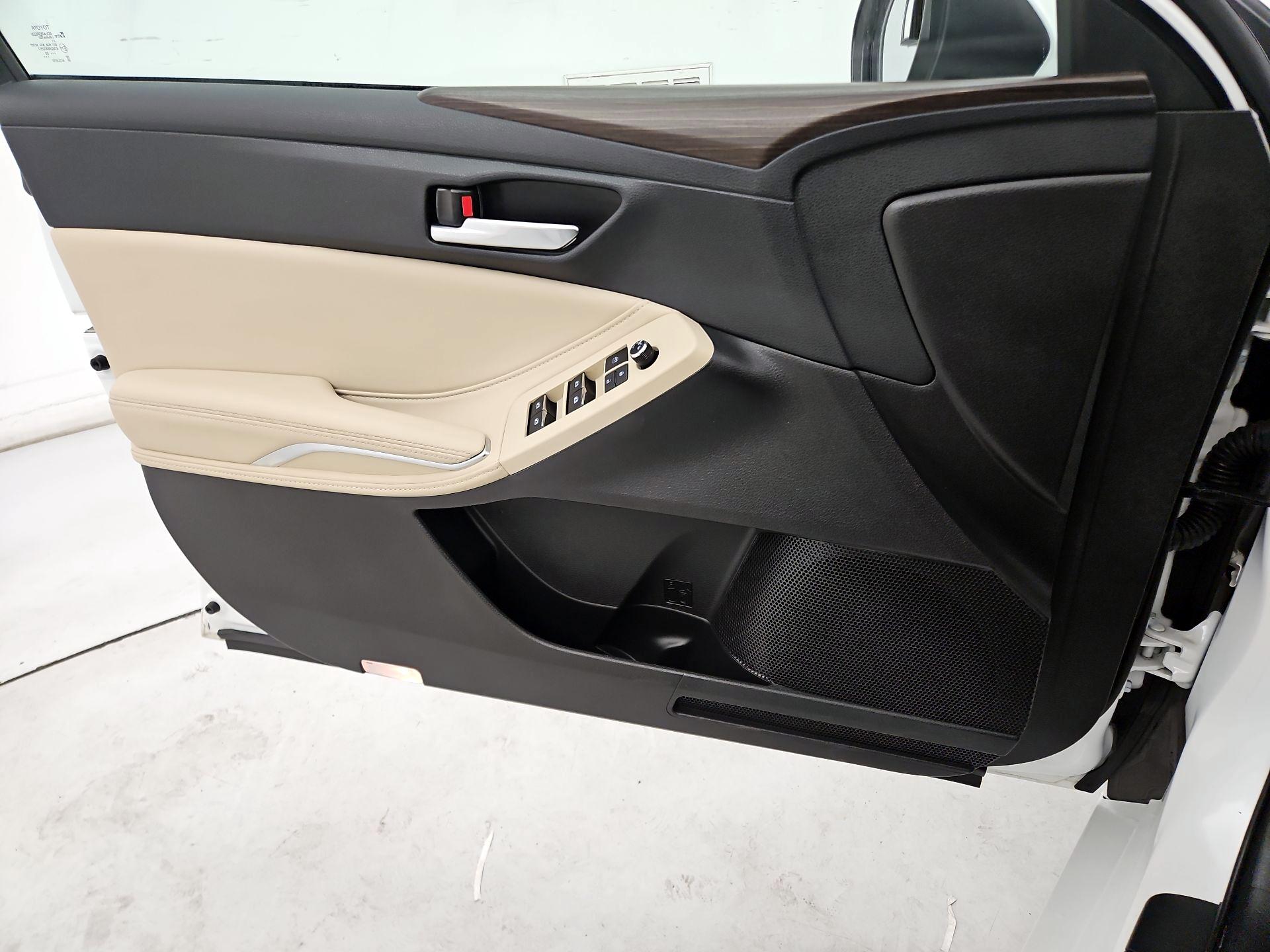 Thumbnail: 2022 Toyota Avalon - 12