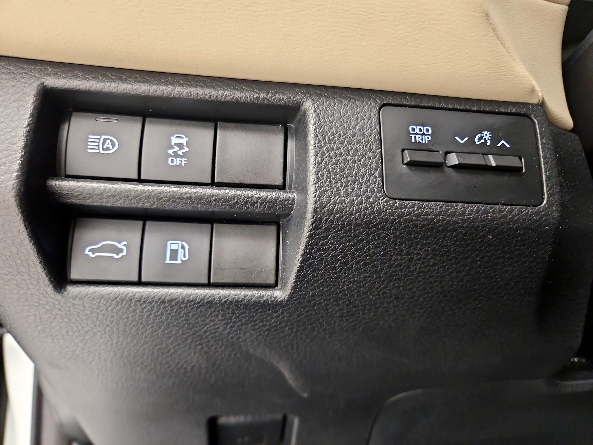 Thumbnail: 2022 Toyota Avalon - 13