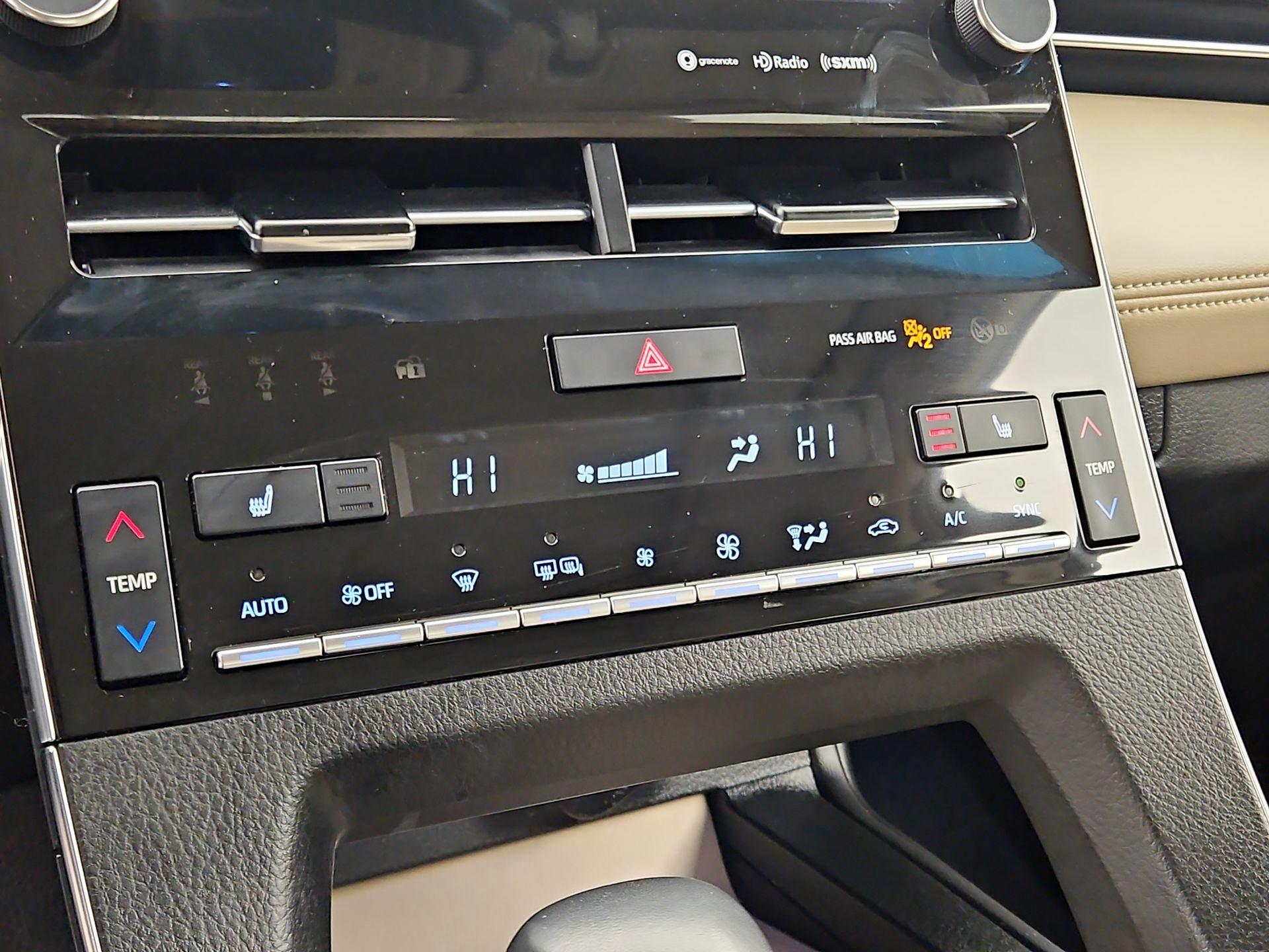 Thumbnail: 2022 Toyota Avalon - 16