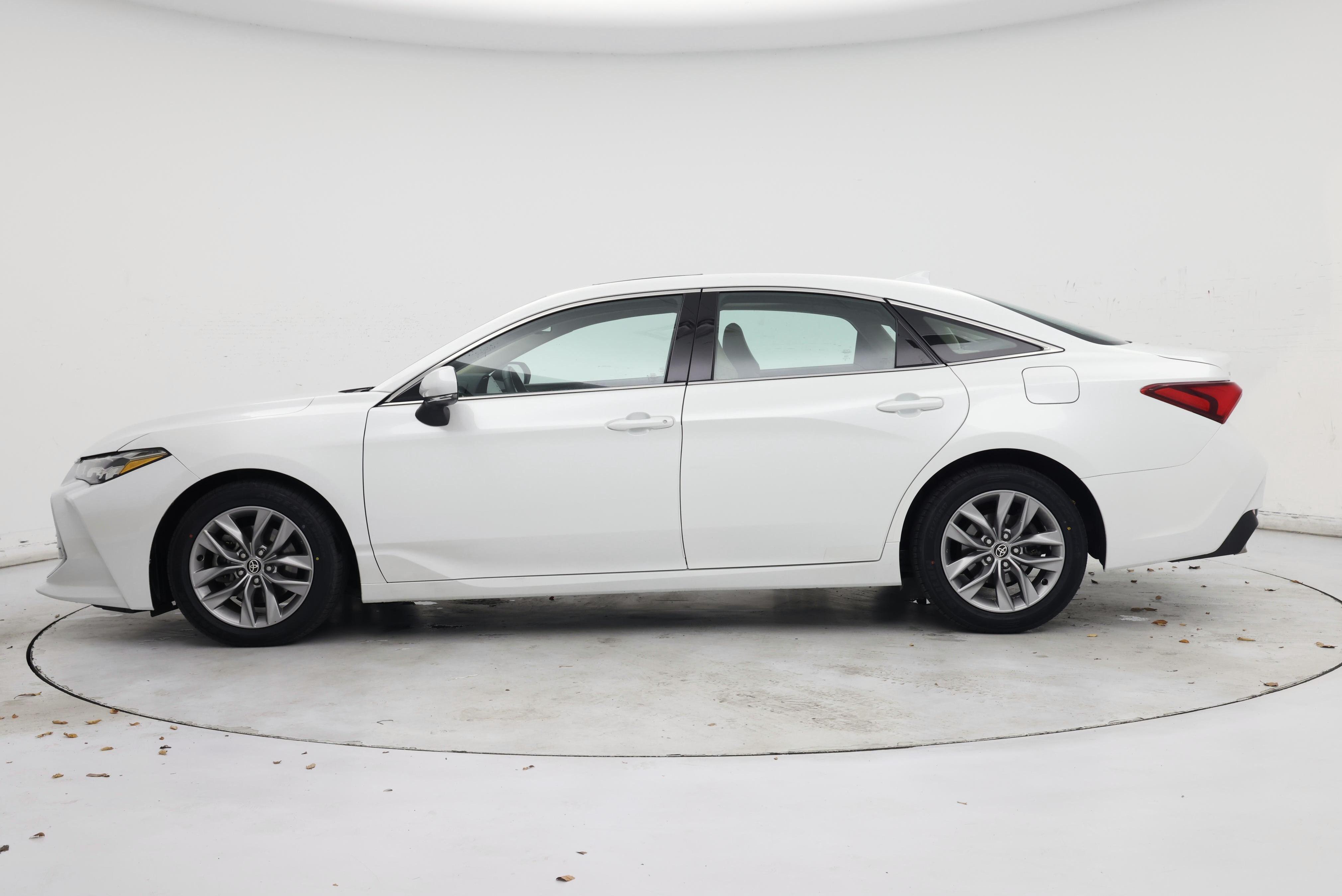 Thumbnail: 2022 Toyota Avalon - 3