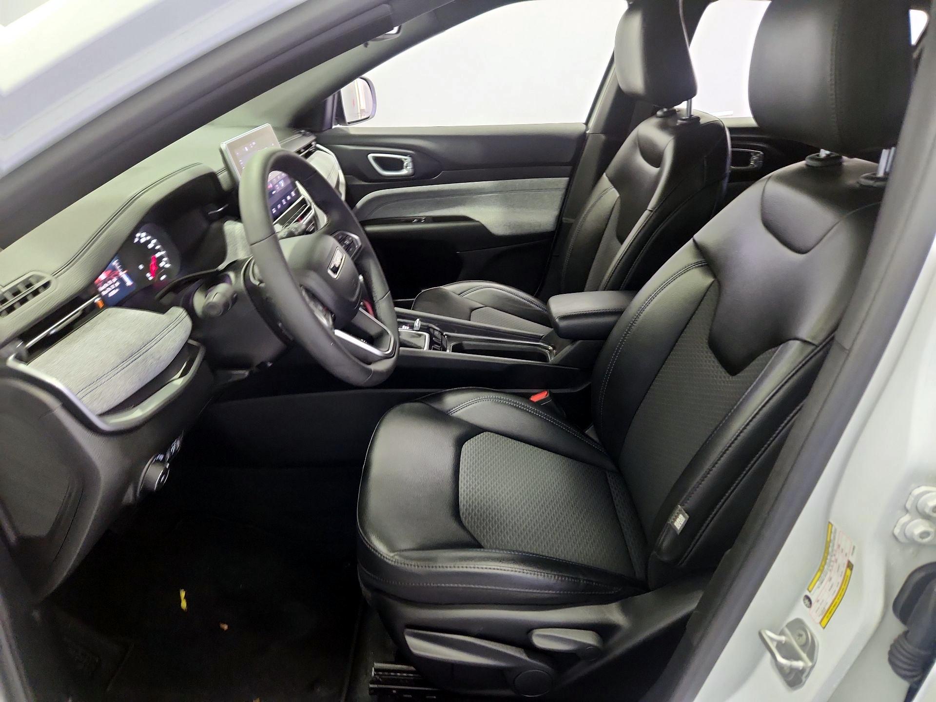 Thumbnail: 2023 Jeep Compass - 11