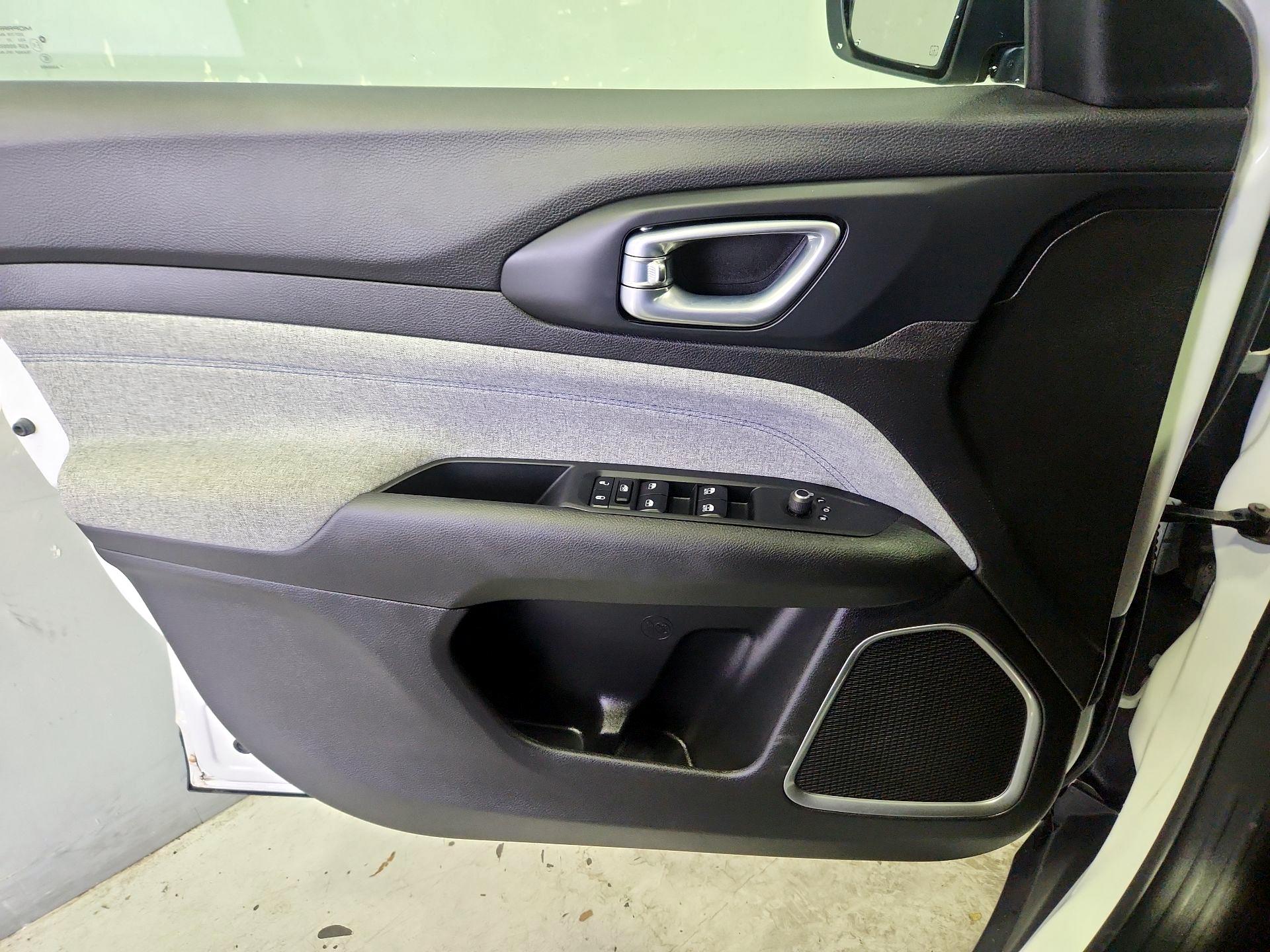 Thumbnail: 2023 Jeep Compass - 12