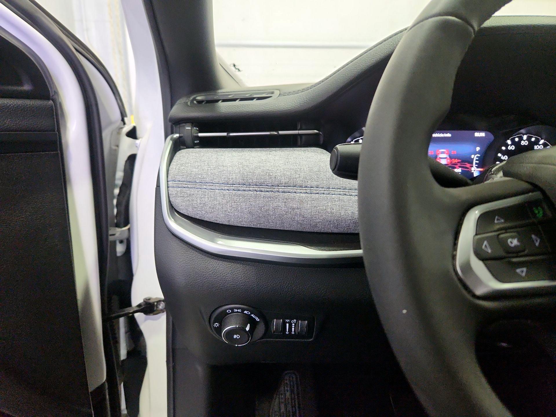 Thumbnail: 2023 Jeep Compass - 13