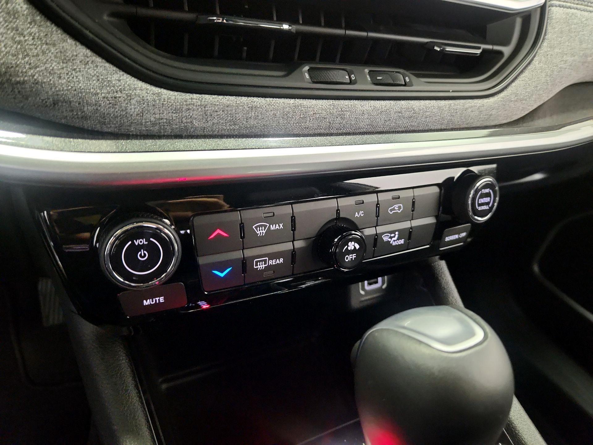 Thumbnail: 2023 Jeep Compass - 16