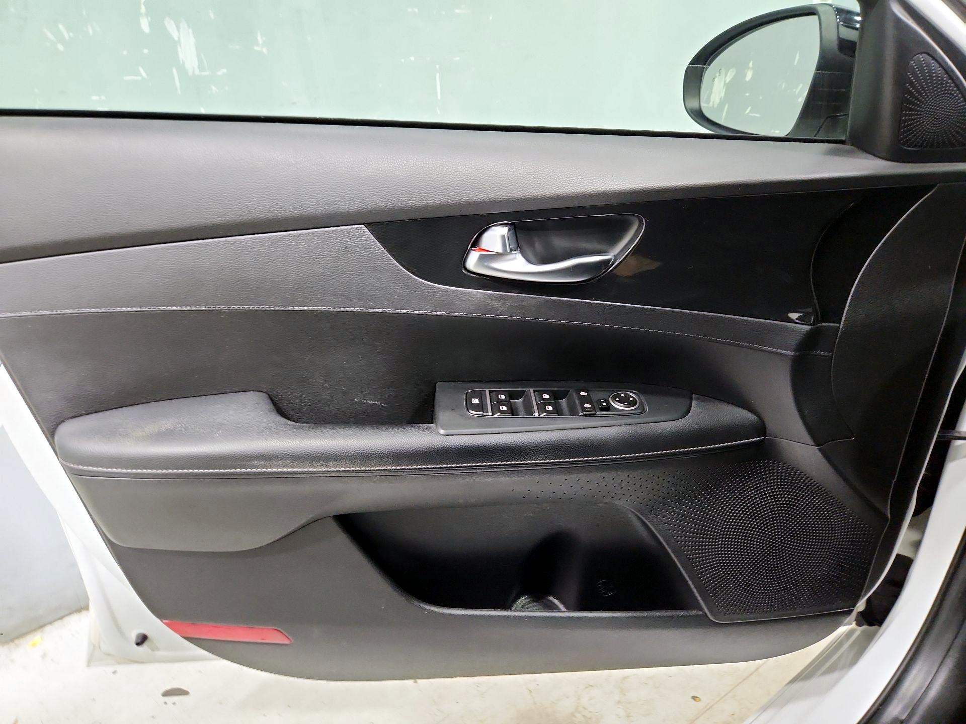 Thumbnail: 2021 Kia Forte - 12