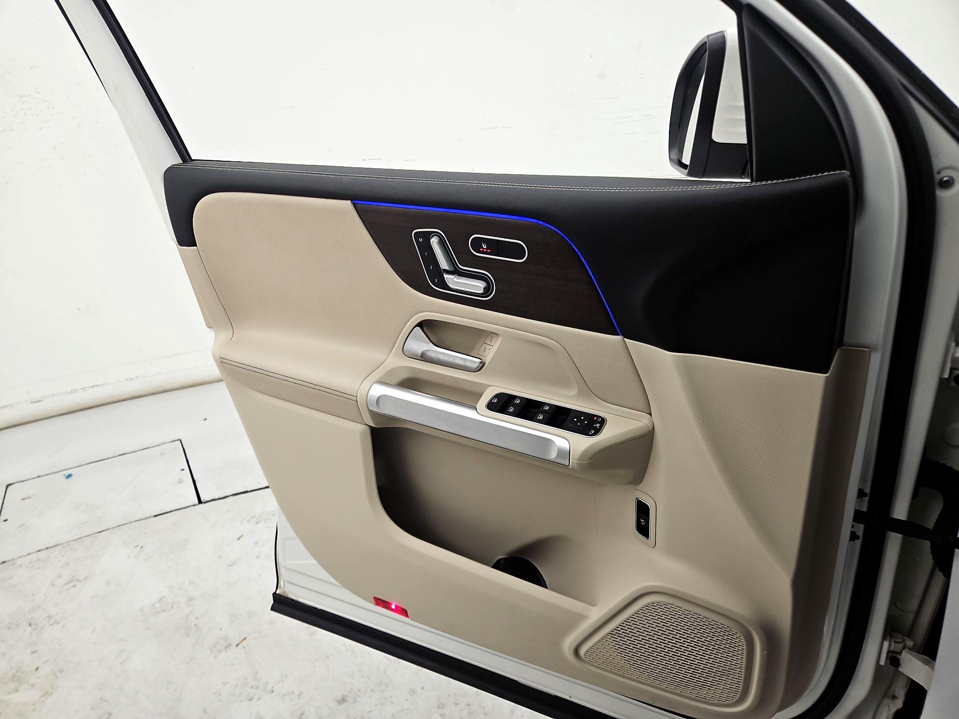 Thumbnail: 2023 Mercedes-Benz GLB - 12