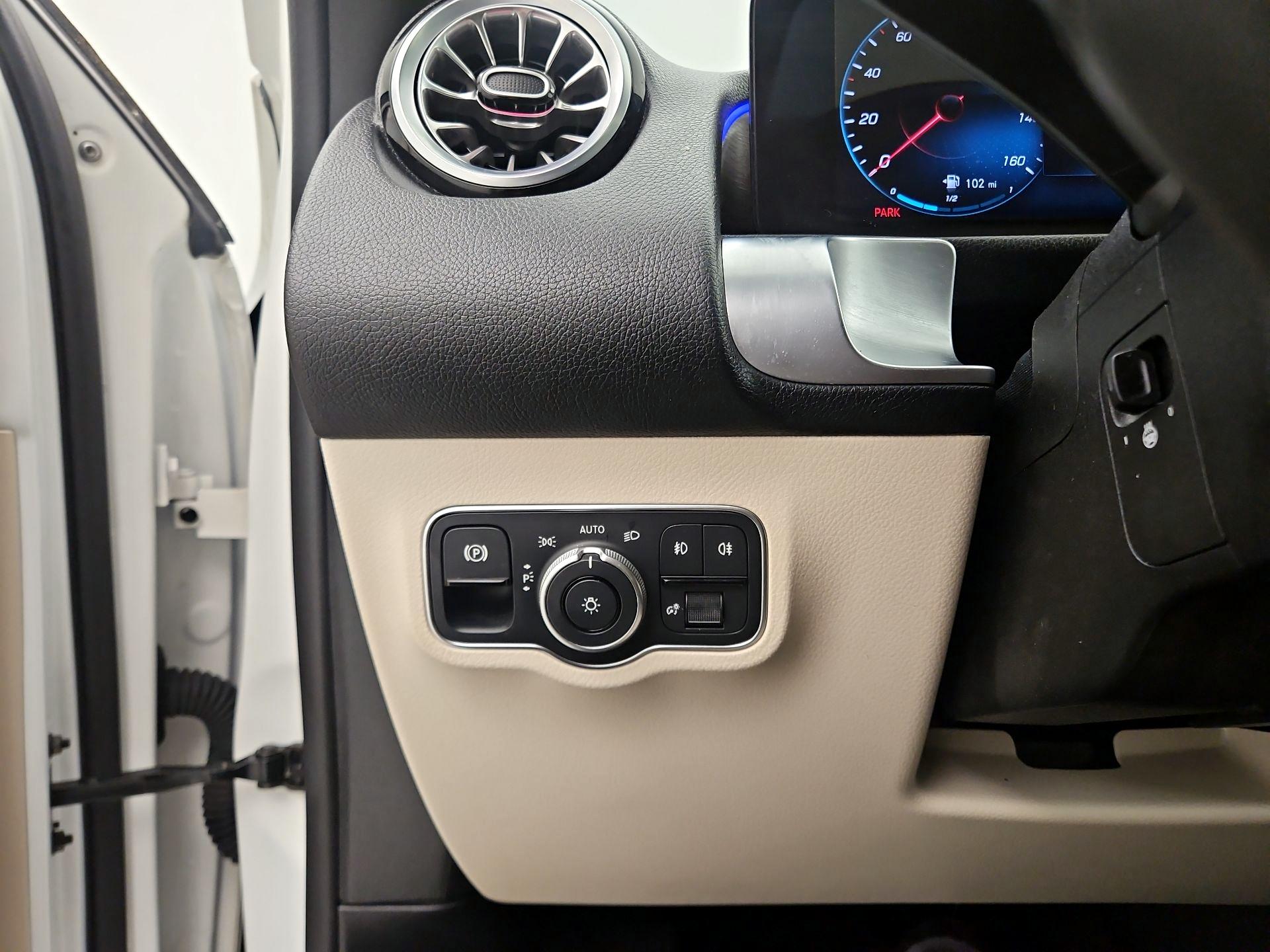 Thumbnail: 2023 Mercedes-Benz GLB - 13