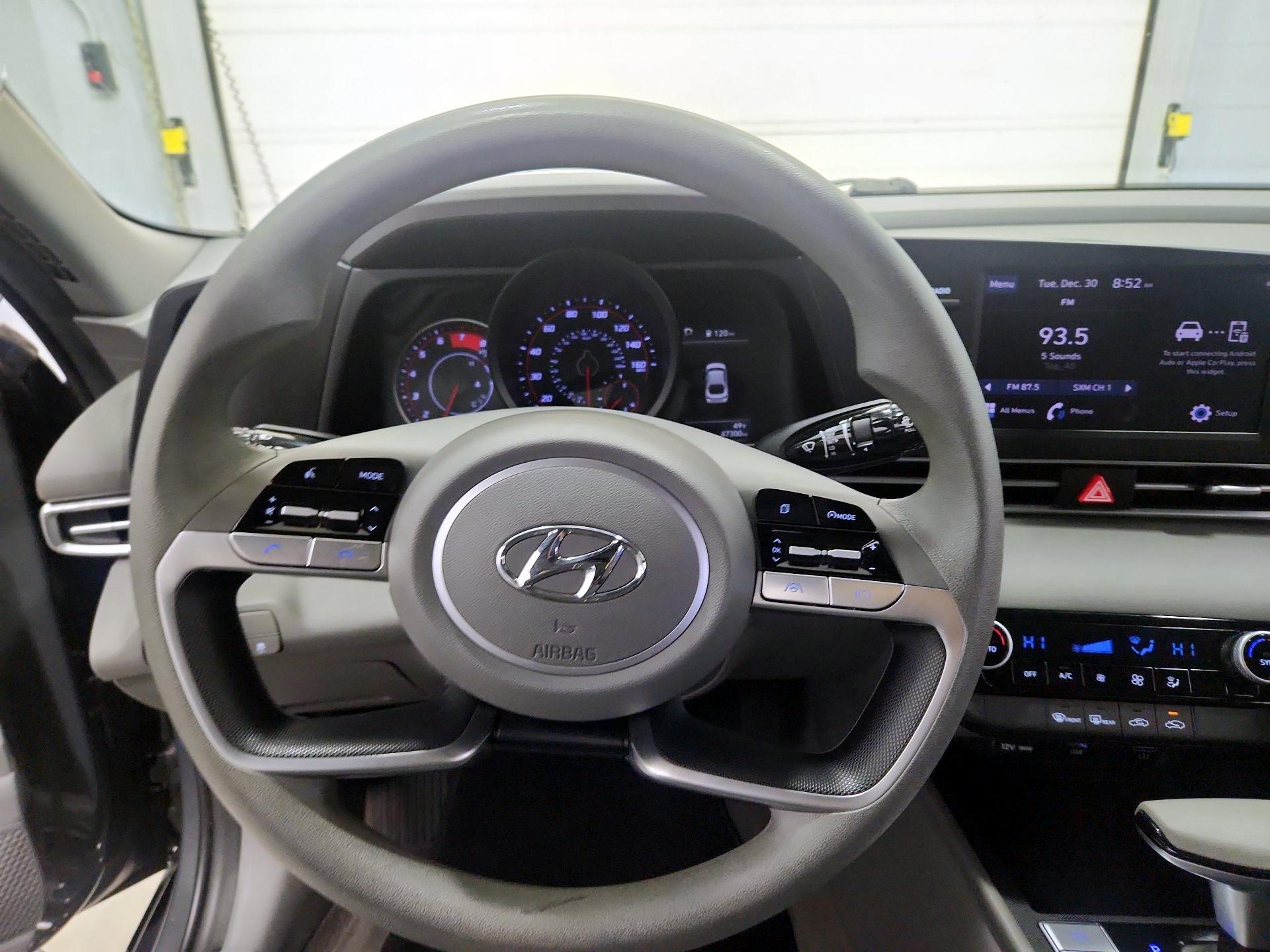 Thumbnail: 2023 Hyundai Elantra - 10