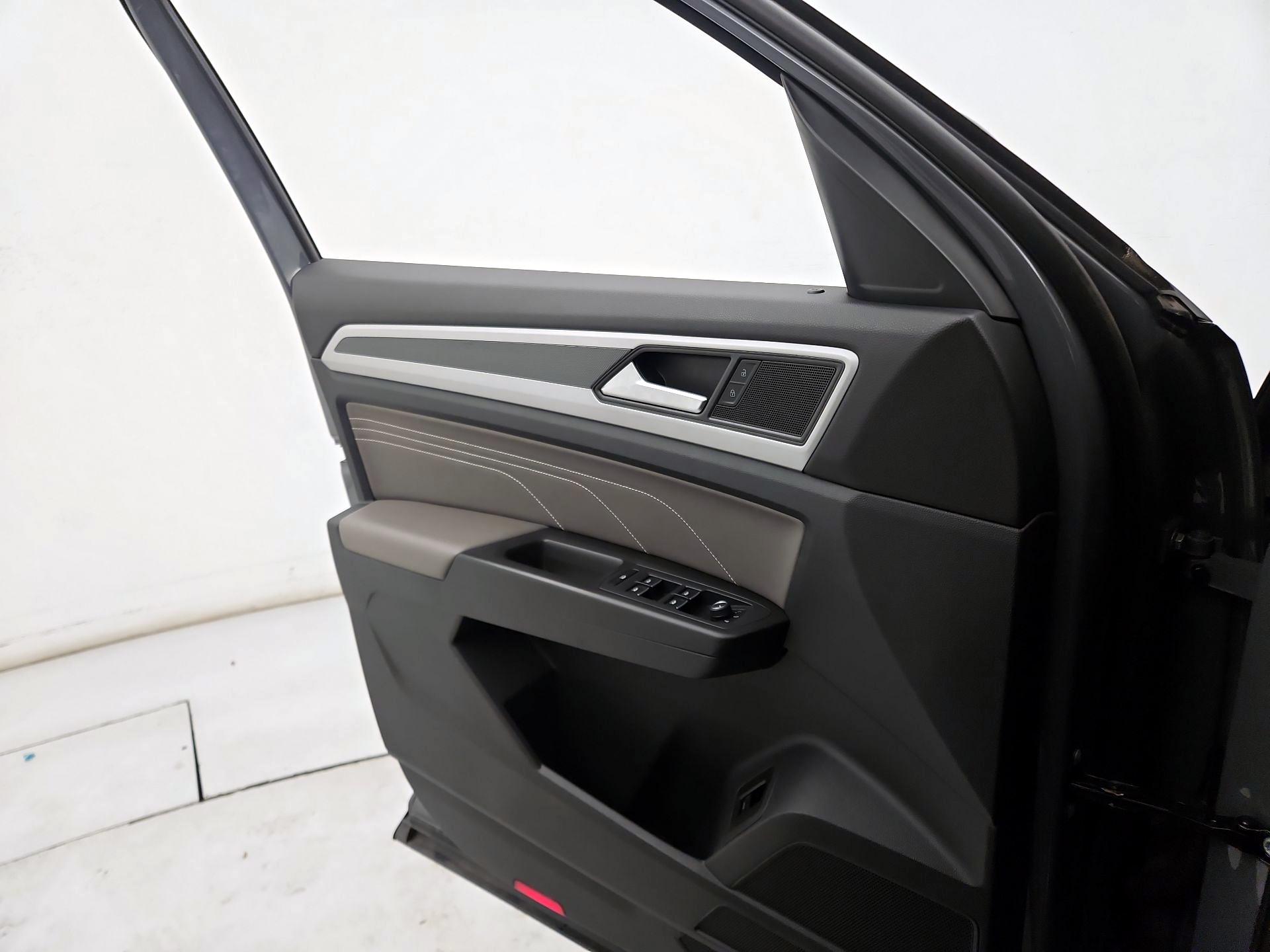 Thumbnail: 2022 Volkswagen Atlas - 12