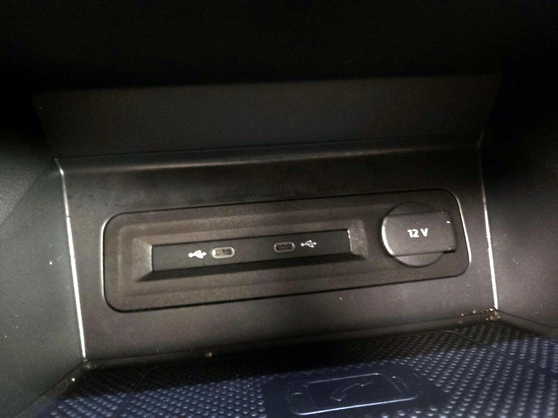 Thumbnail: 2022 Volkswagen Atlas - 18