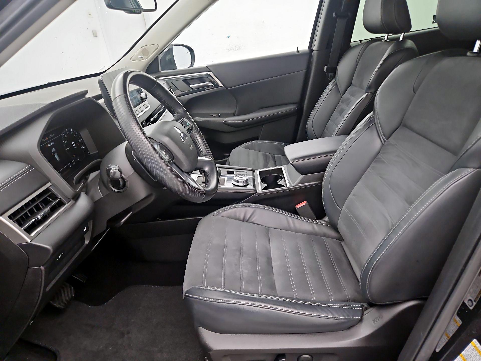 Thumbnail: 2022 Mitsubishi Outlander - 11