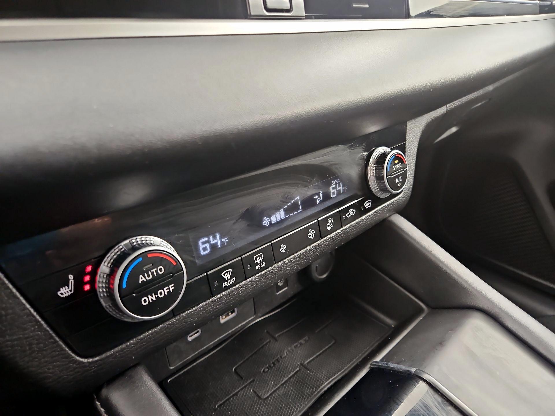 Thumbnail: 2022 Mitsubishi Outlander - 16