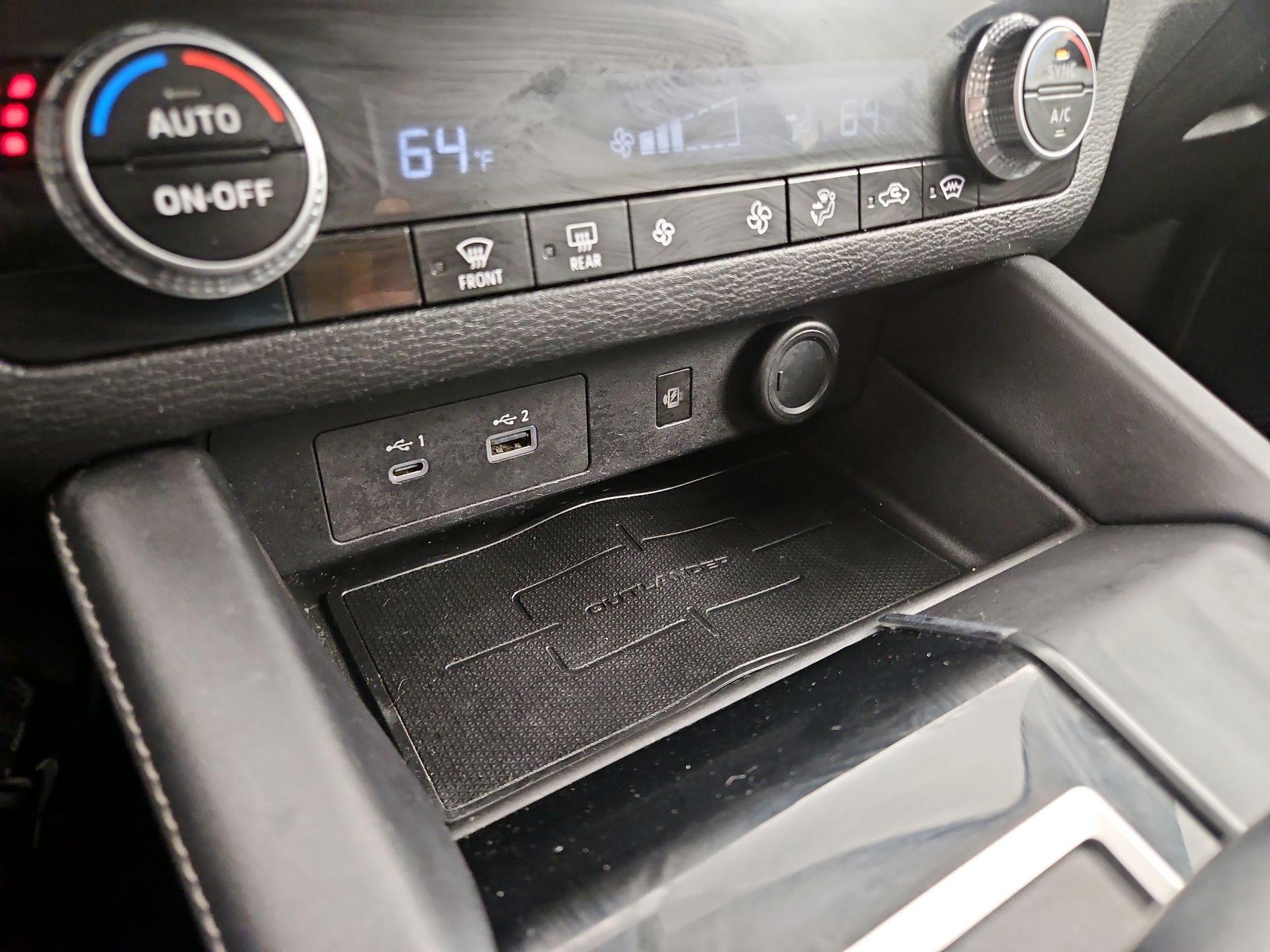 Thumbnail: 2022 Mitsubishi Outlander - 18