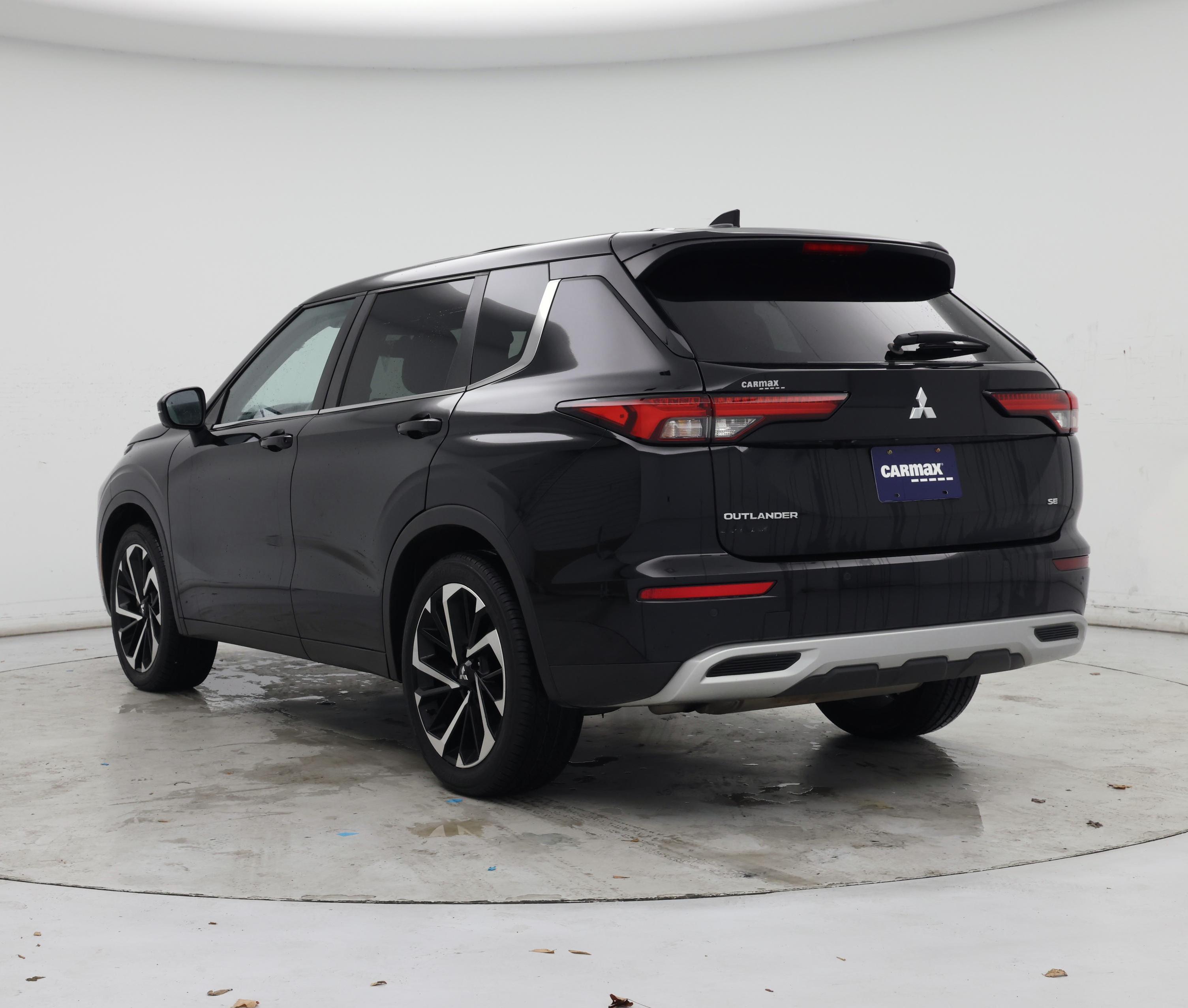 Thumbnail: 2022 Mitsubishi Outlander - 2