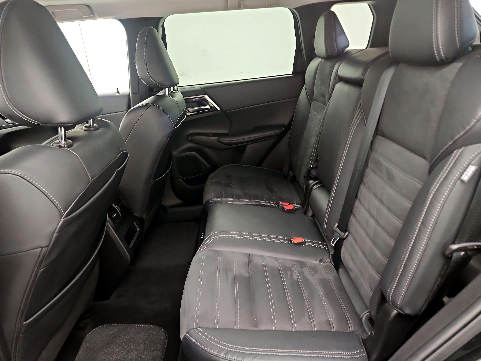 Thumbnail: 2022 Mitsubishi Outlander - 20