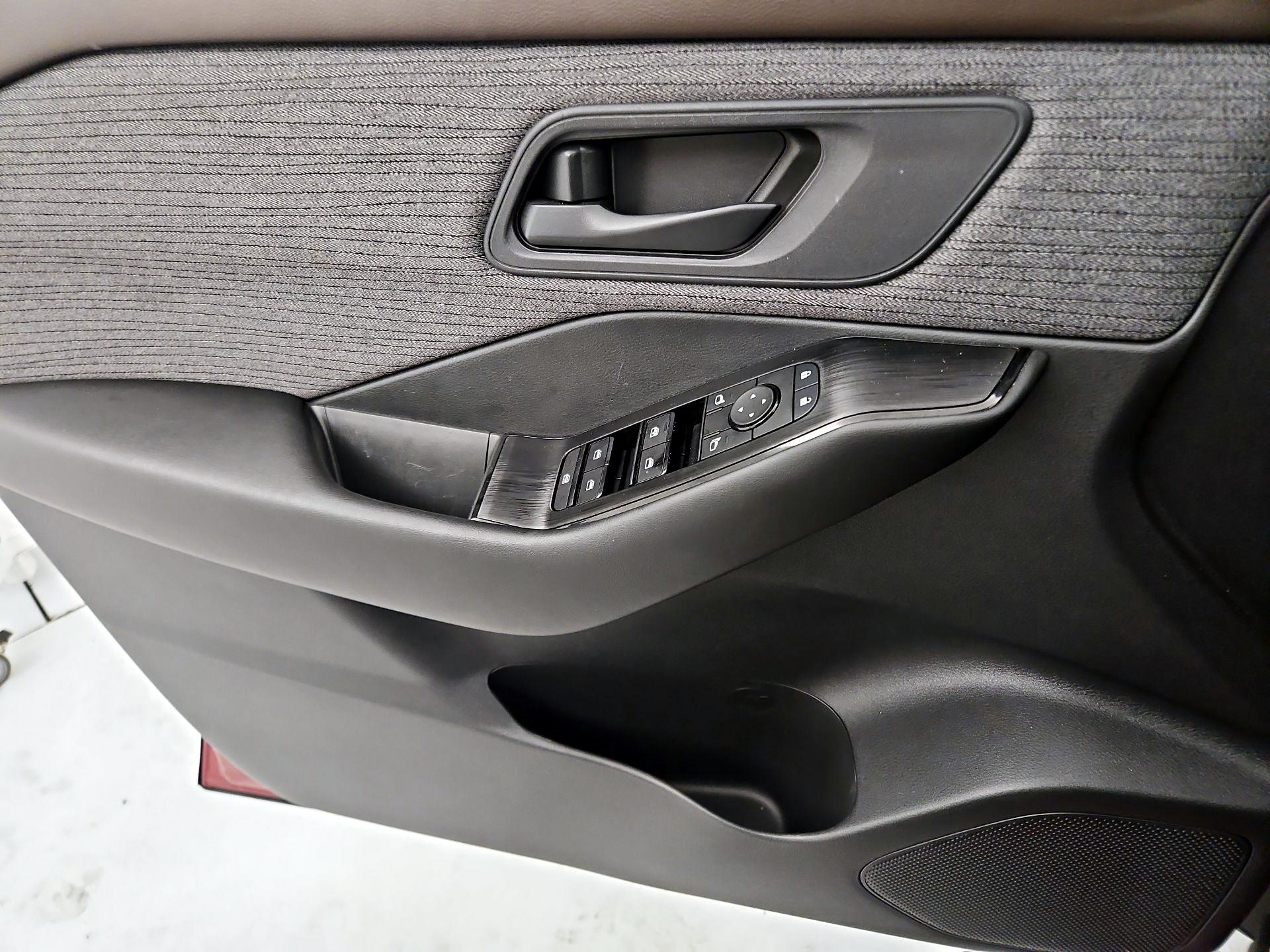 Thumbnail: 2023 Nissan Rogue - 12