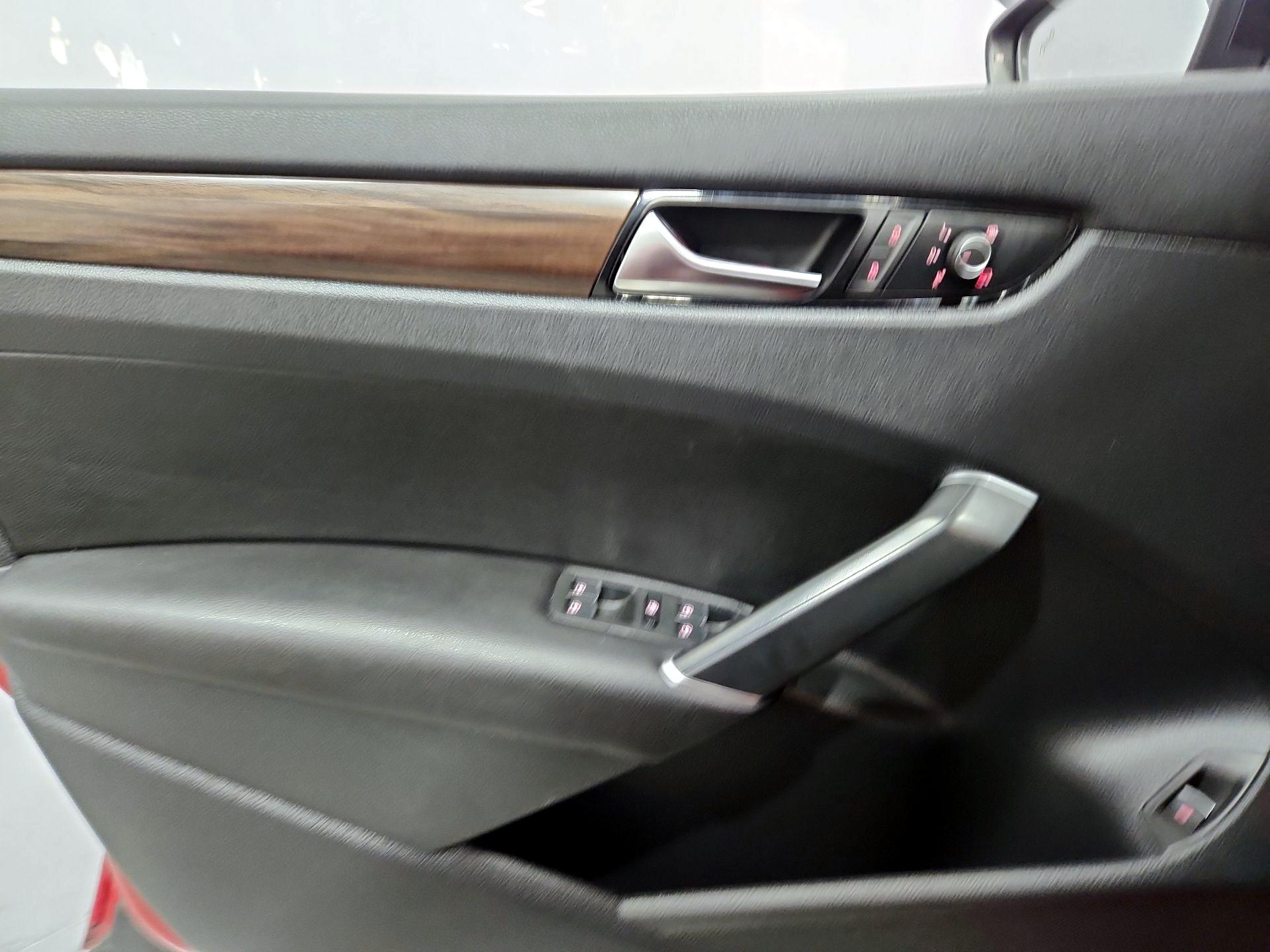 Thumbnail: 2022 Volkswagen Passat - 12