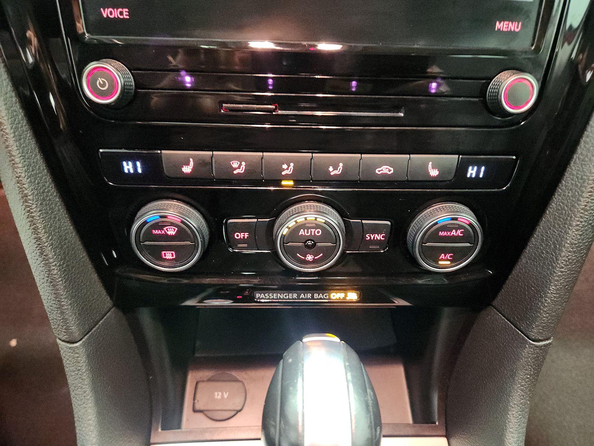 Thumbnail: 2022 Volkswagen Passat - 16