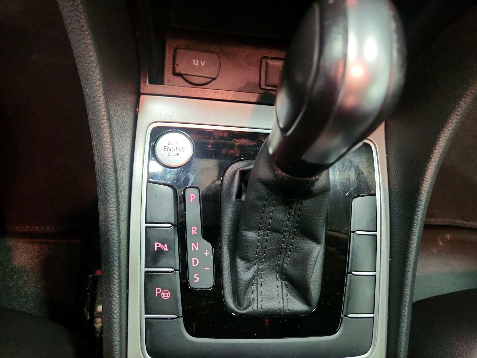 Thumbnail: 2022 Volkswagen Passat - 17