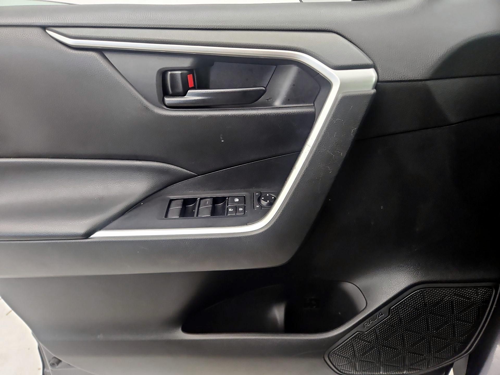 Thumbnail: 2022 Toyota RAV4 - 12