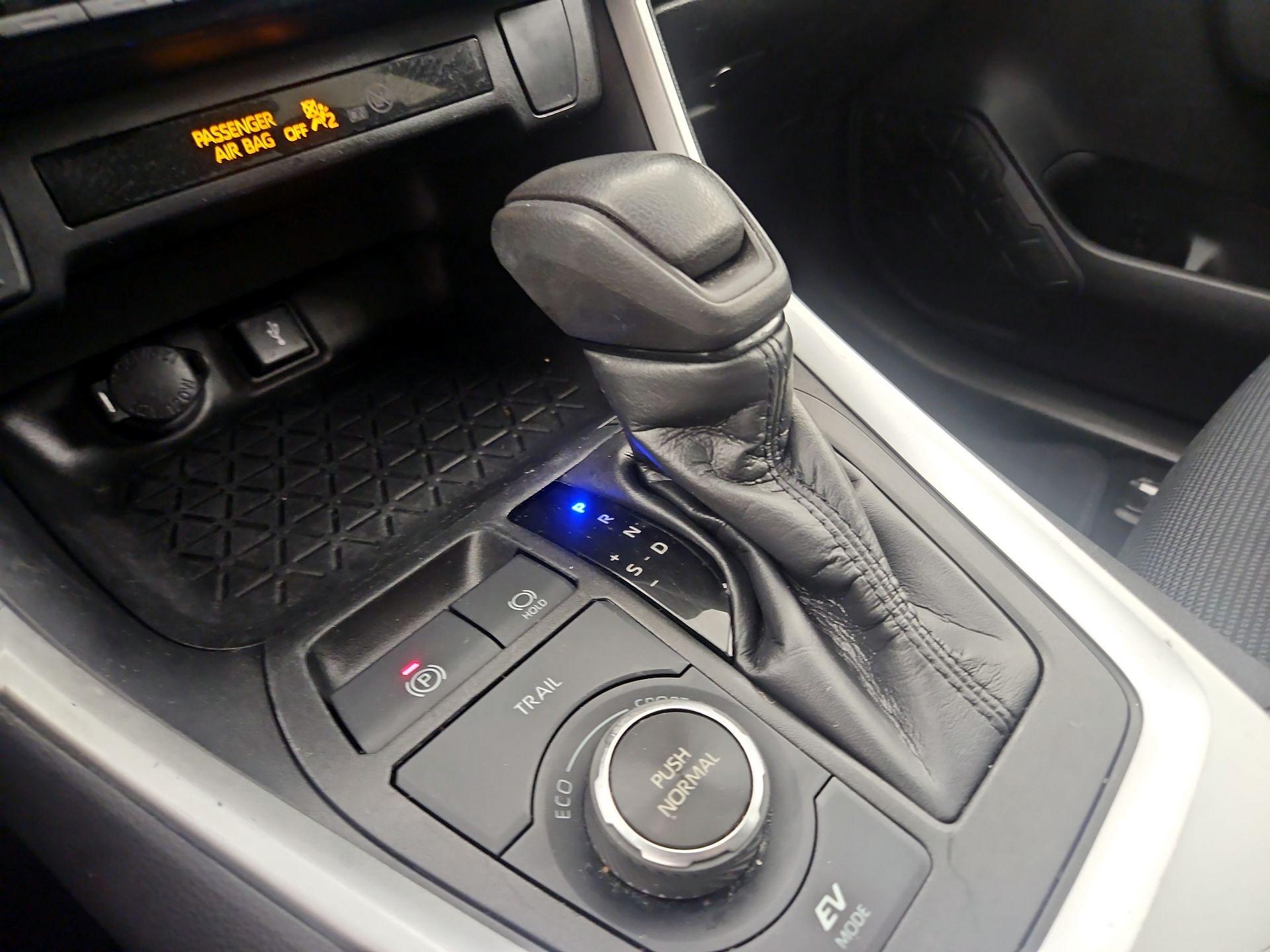 Thumbnail: 2022 Toyota RAV4 - 17