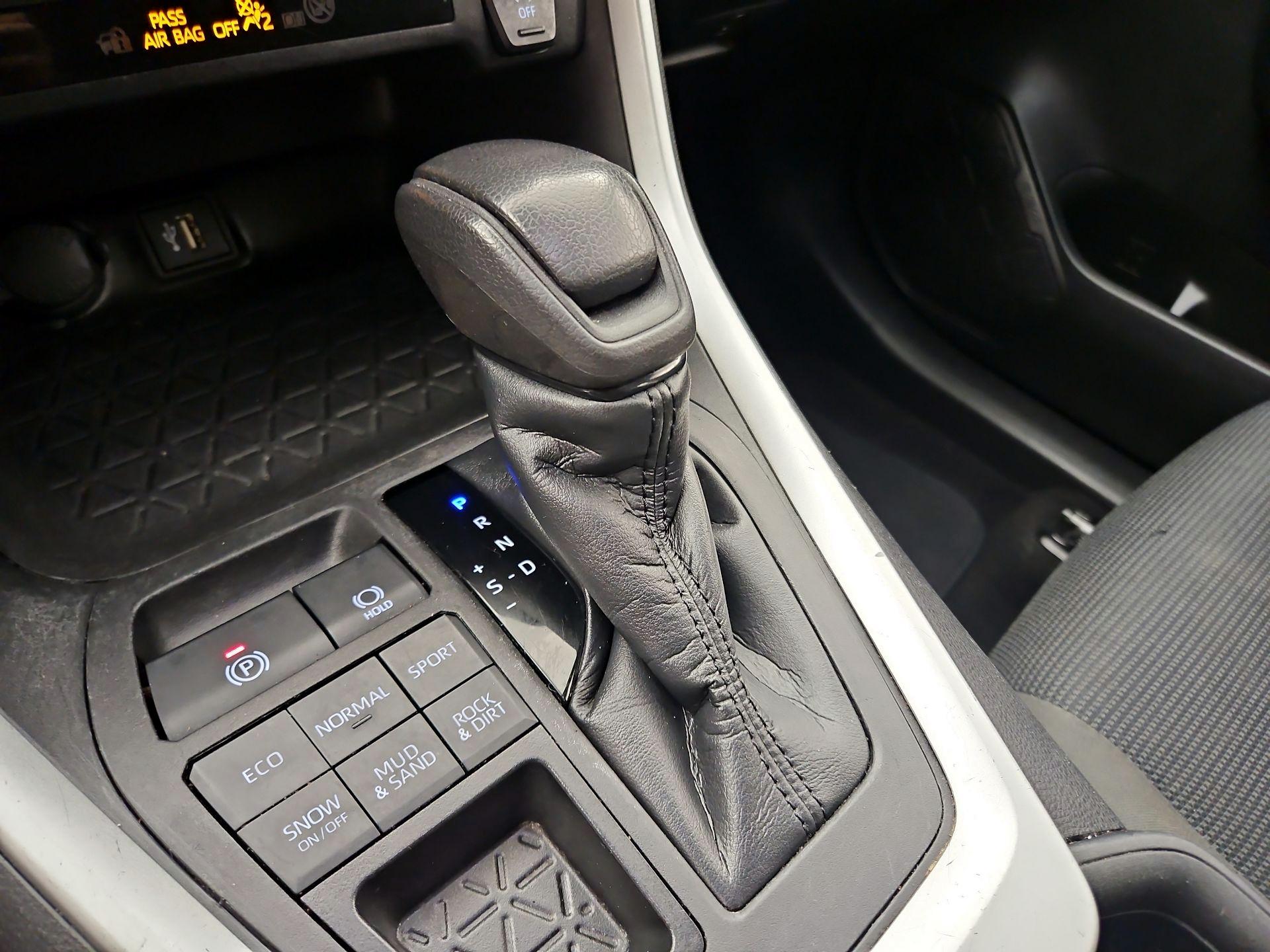 Thumbnail: 2023 Toyota RAV4 - 17