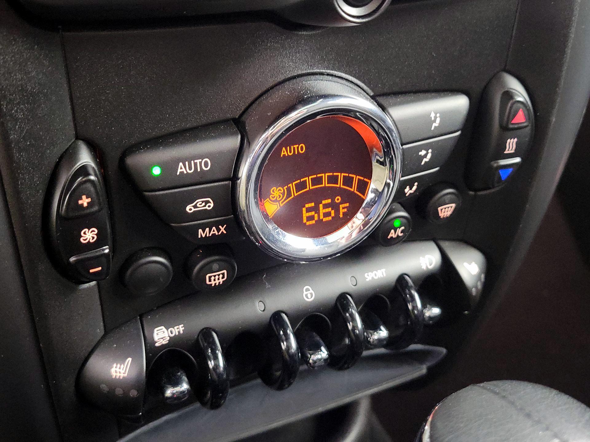 Thumbnail: 2015 MINI Cooper Countryman - 14