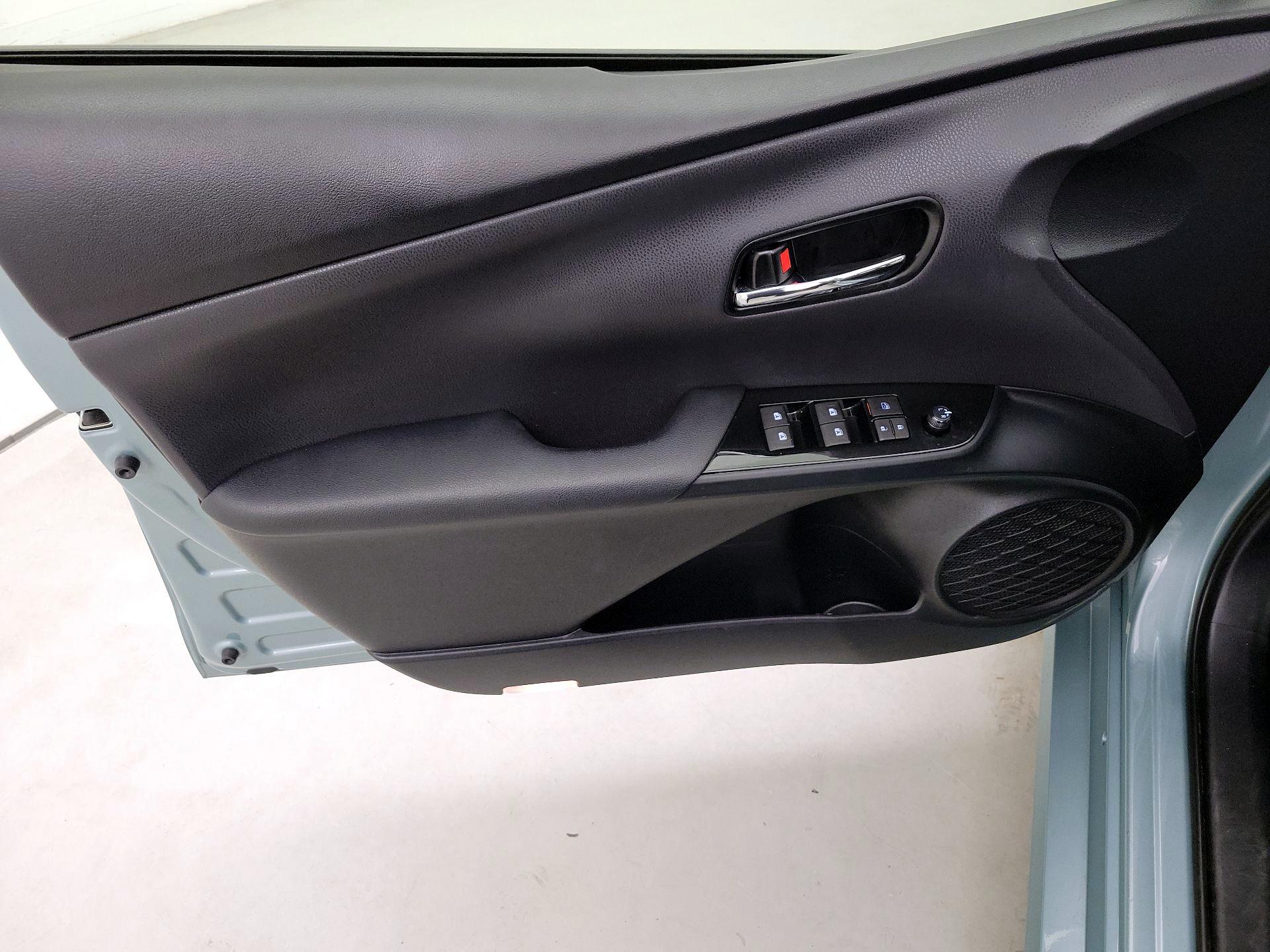 Thumbnail: 2017 Toyota Prius - 12